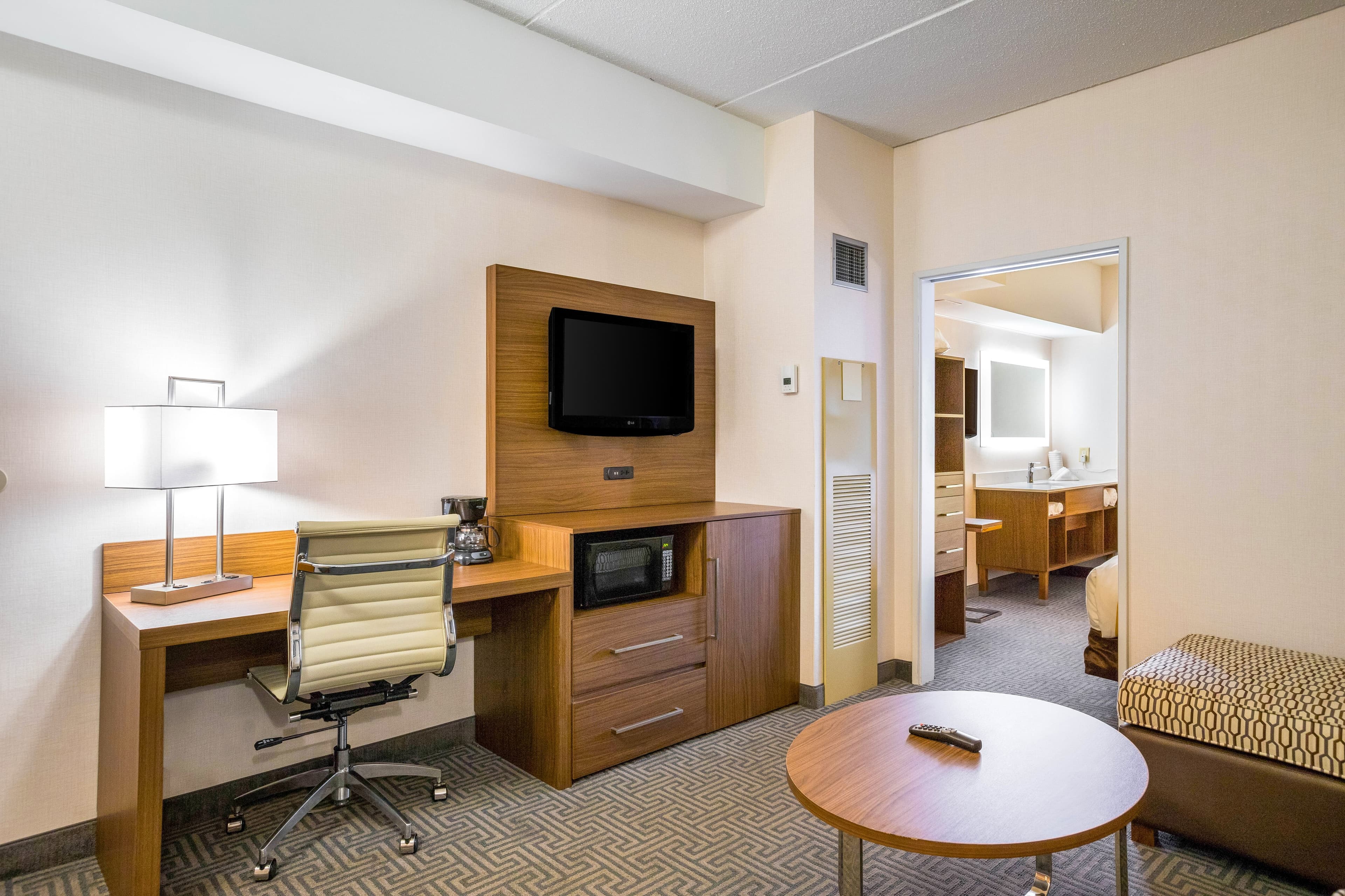 Quality Suites Lansing West — 12