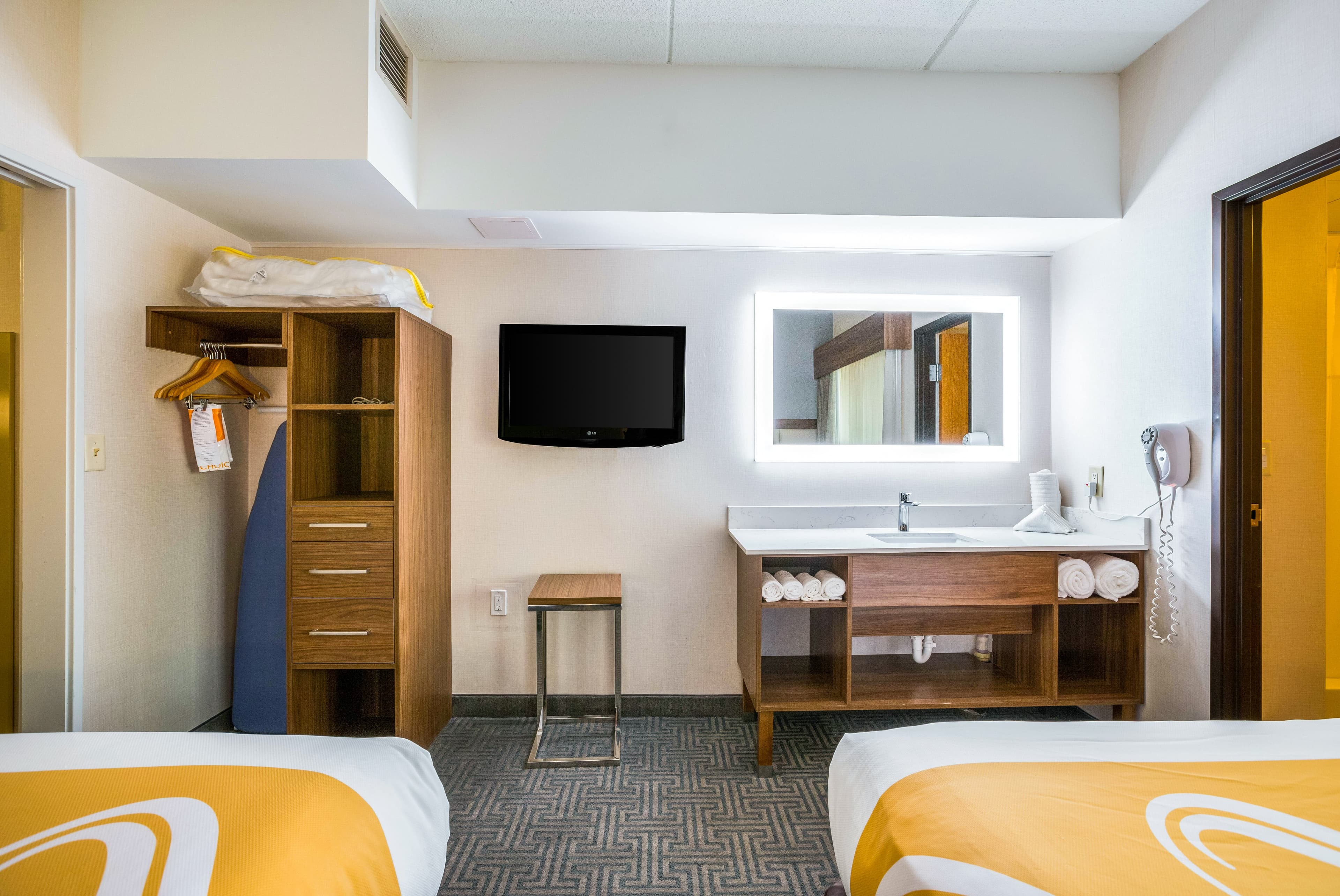 Quality Suites Lansing West — 13