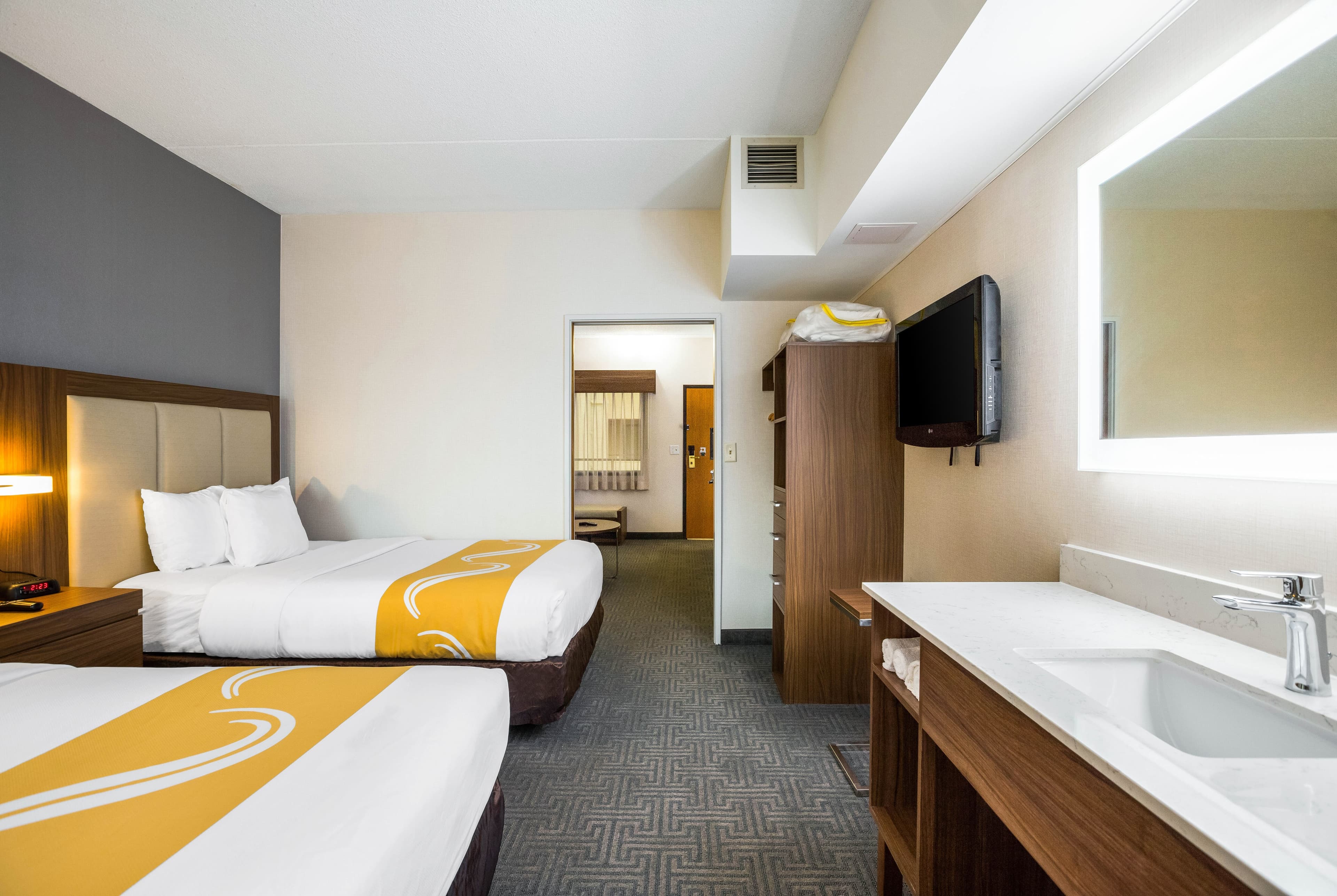 Quality Suites Lansing West — 14
