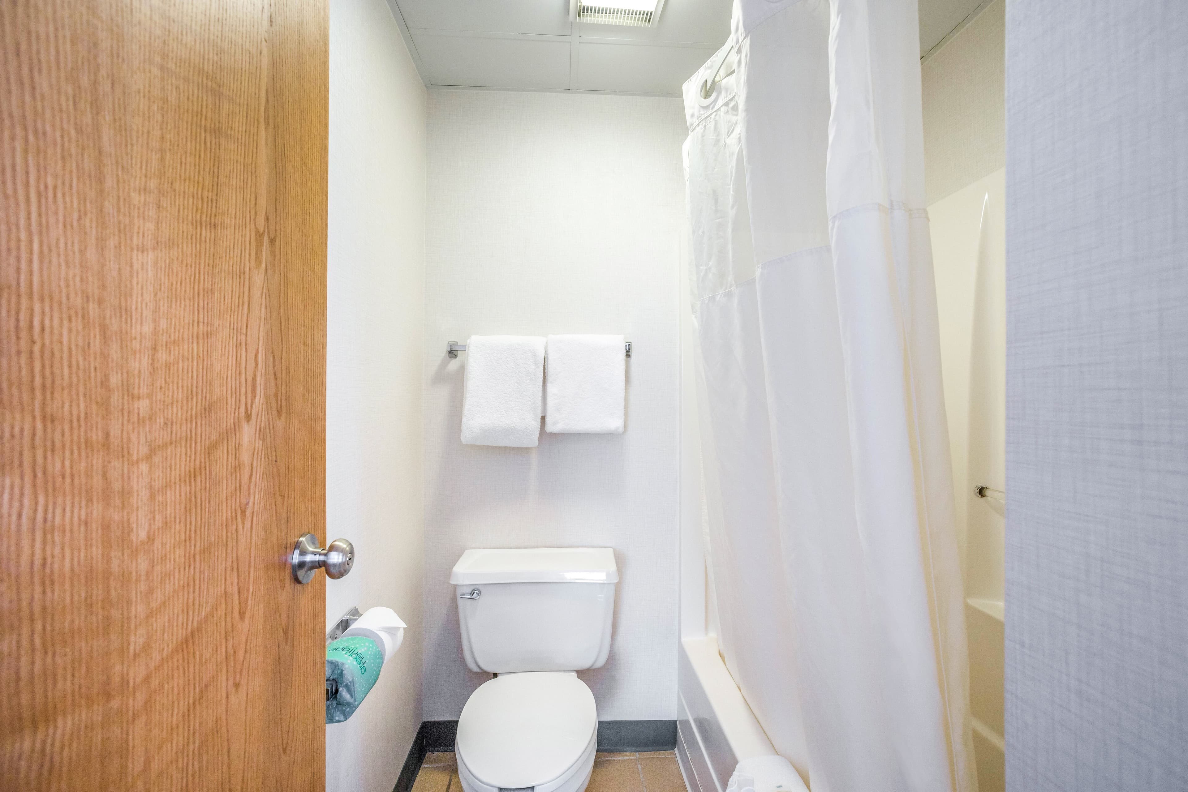 Quality Suites Lansing West — 18