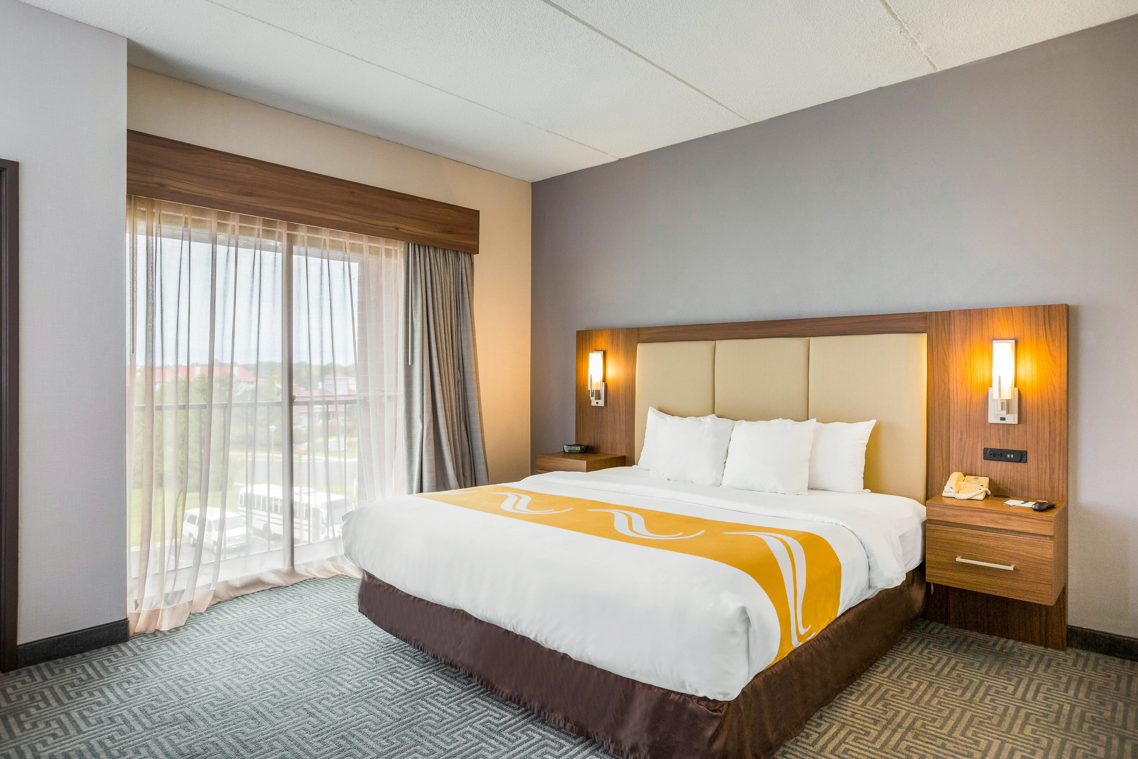 Quality Suites Lansing West - Image 2