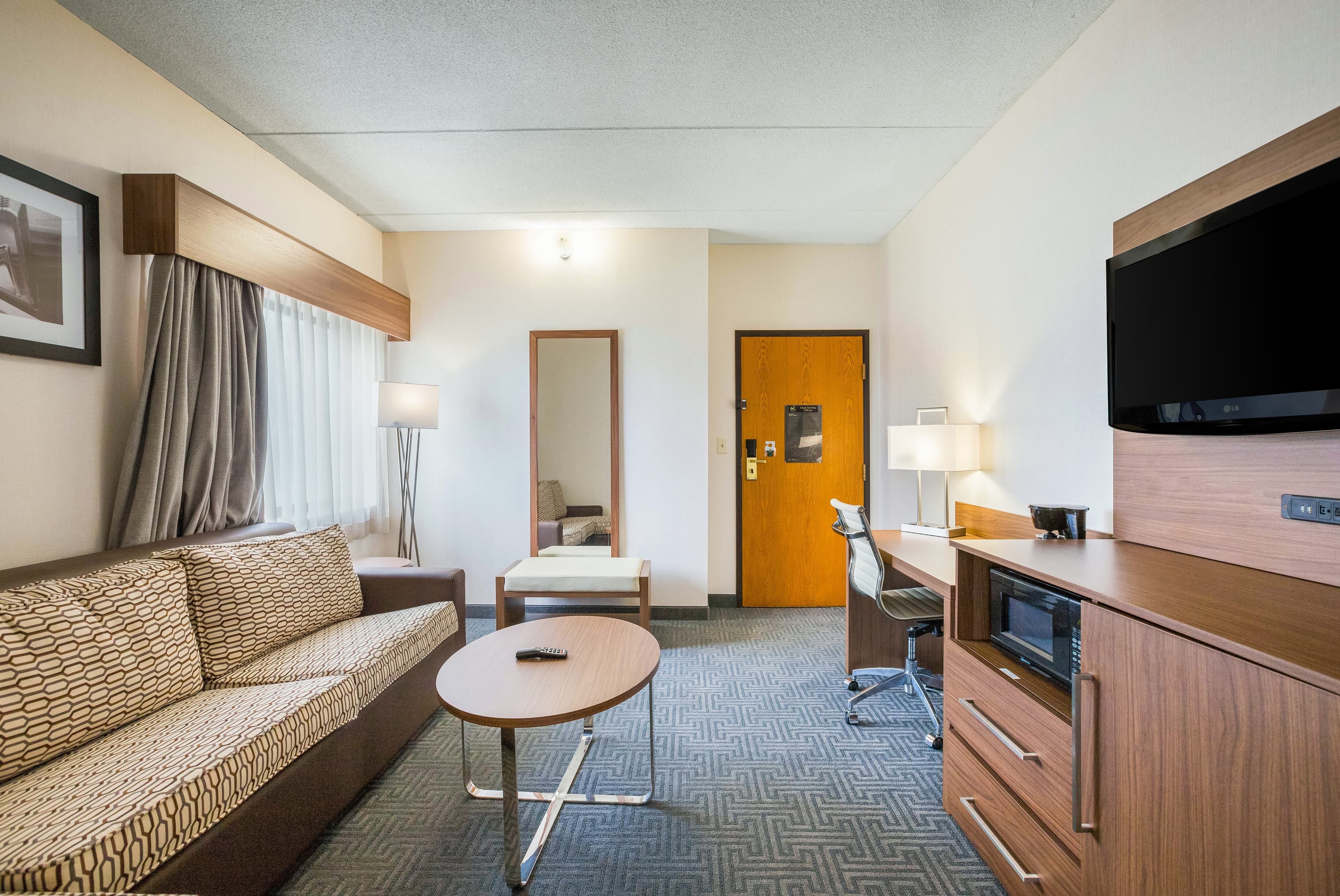 Quality Suites Lansing West — 16