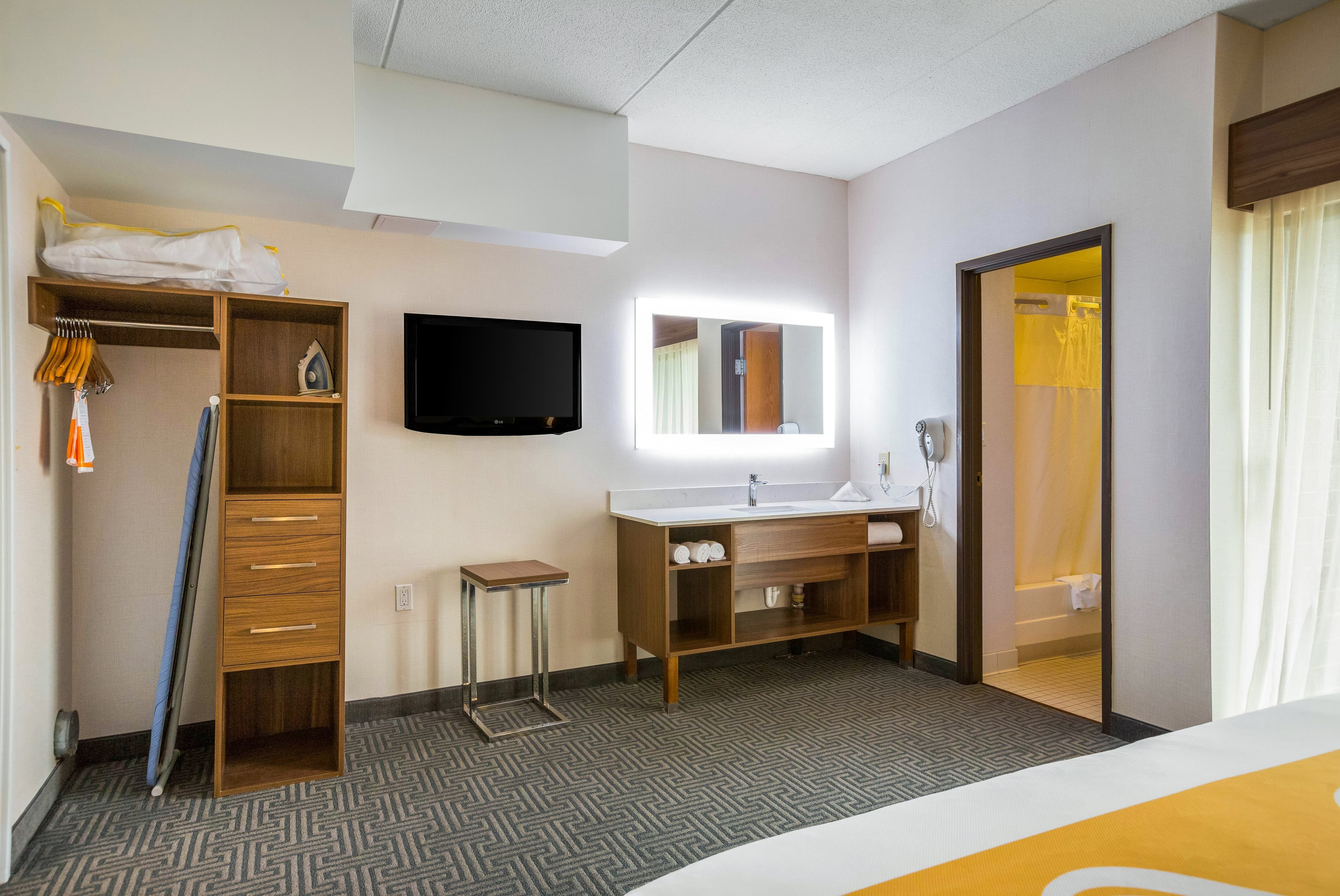 Quality Suites Lansing West — 17