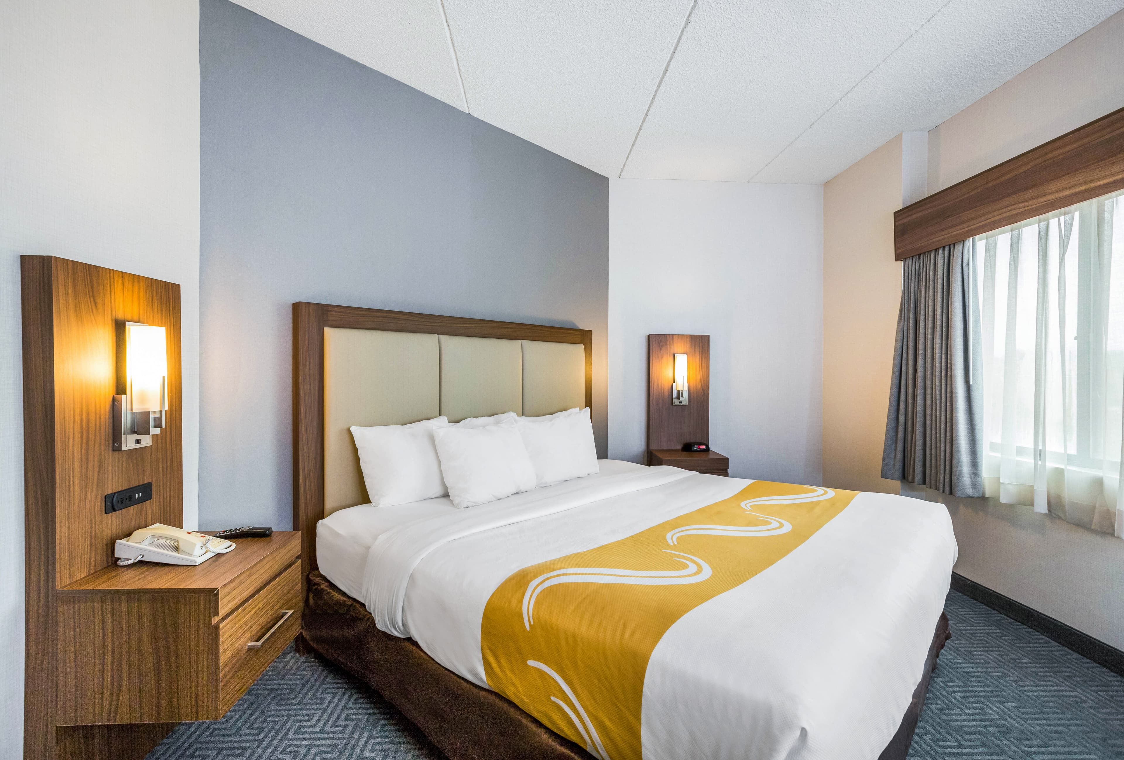 Quality Suites Lansing West — 8