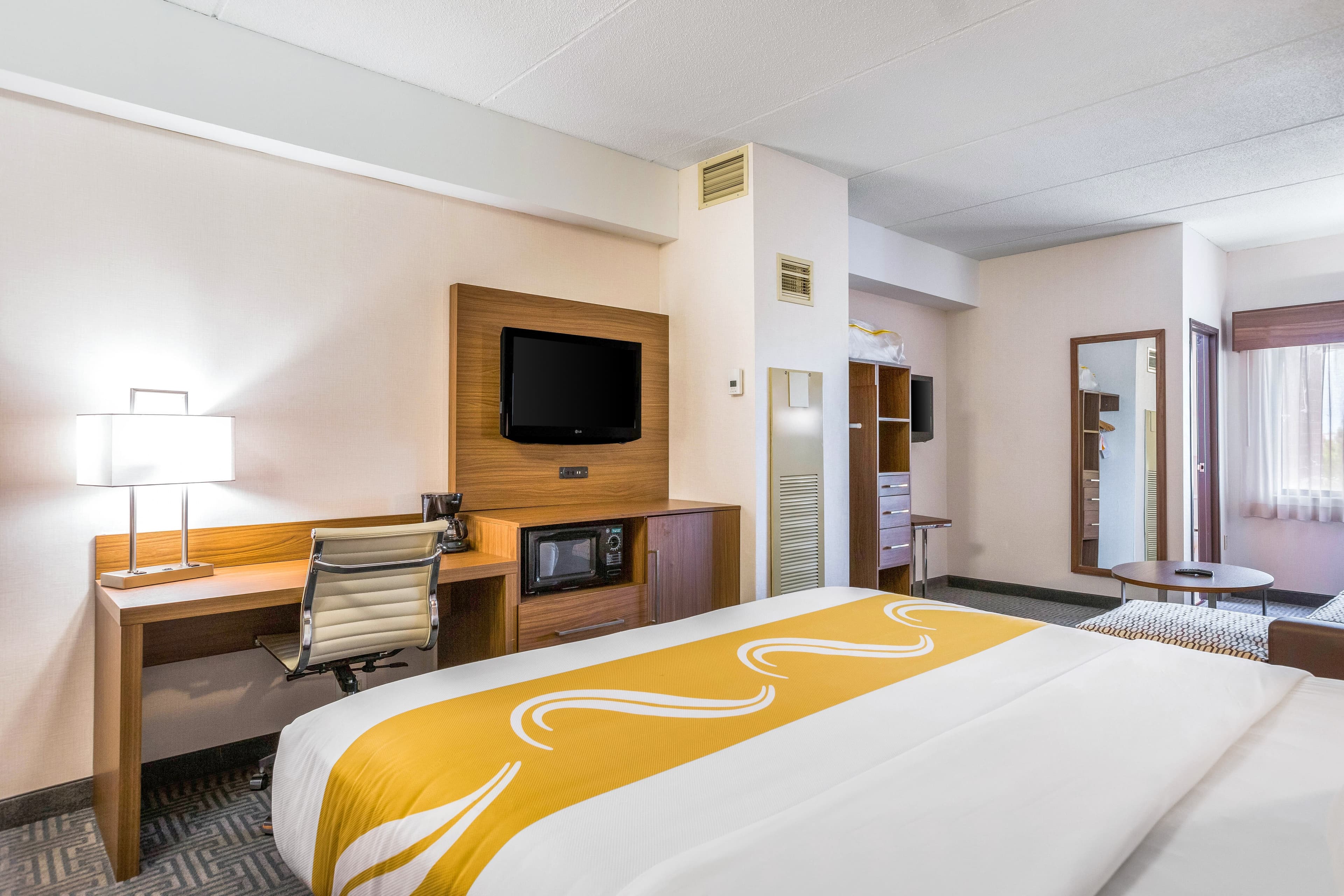 Quality Suites Lansing West — 20