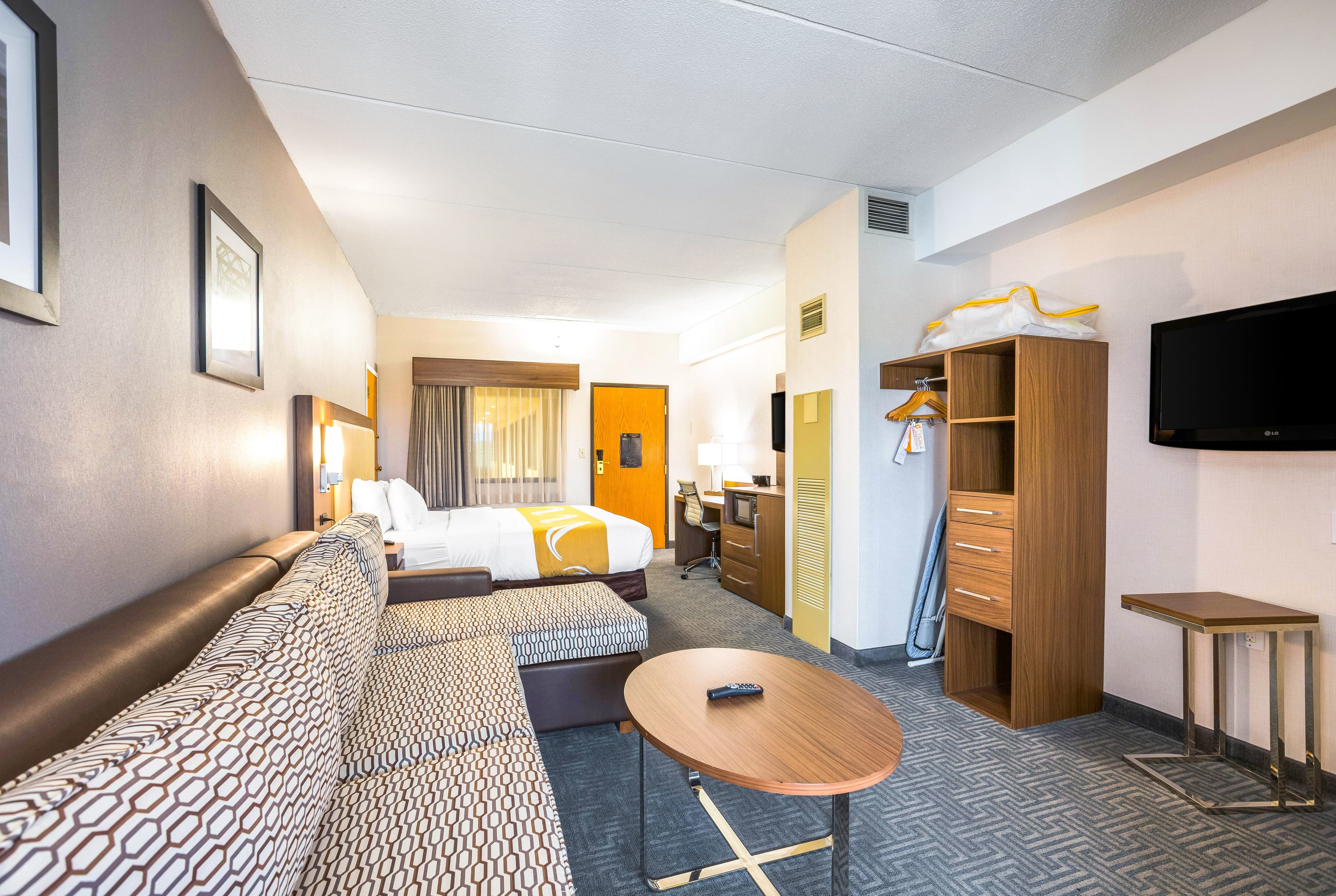 Quality Suites Lansing West — 21