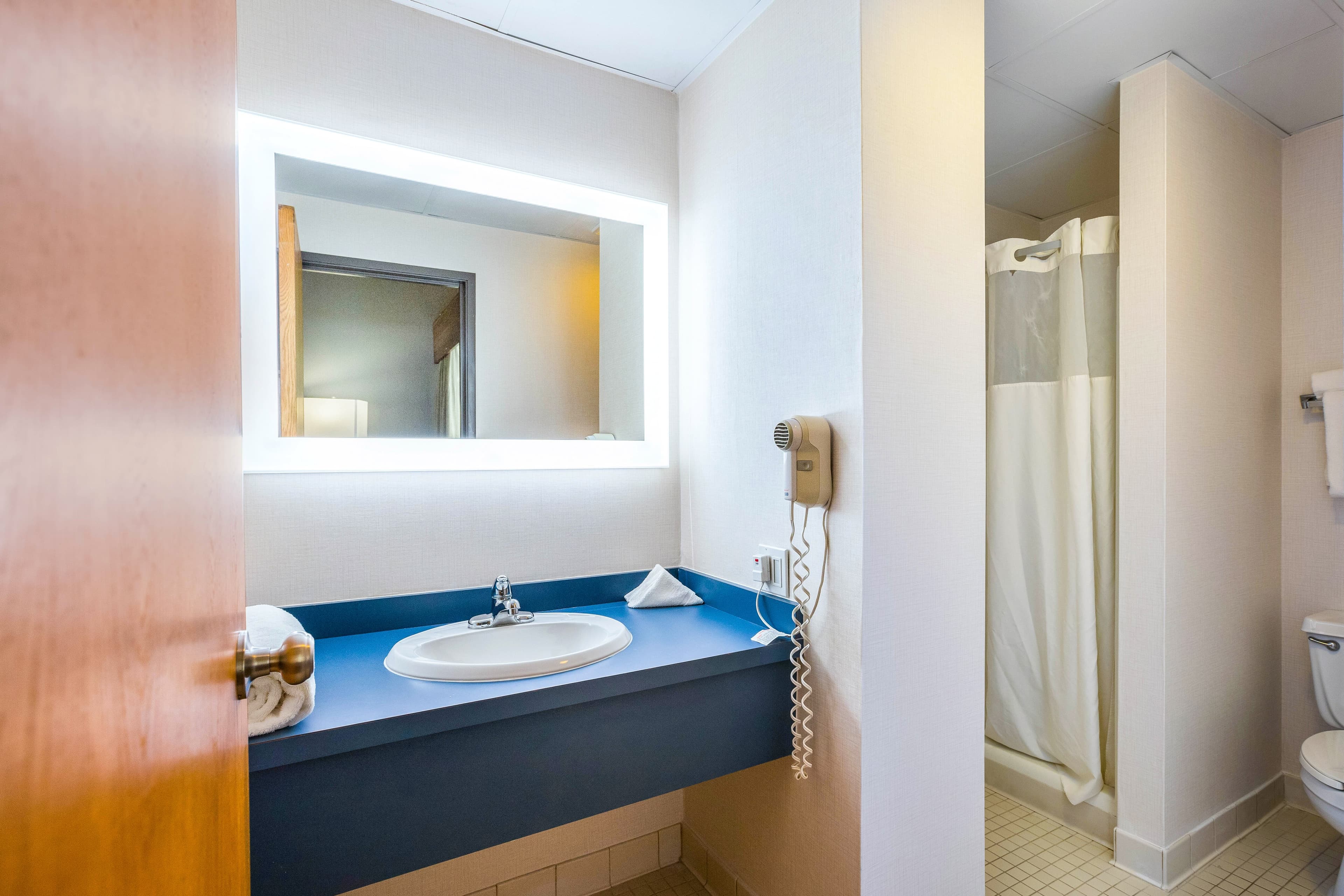 Quality Suites Lansing West — 22