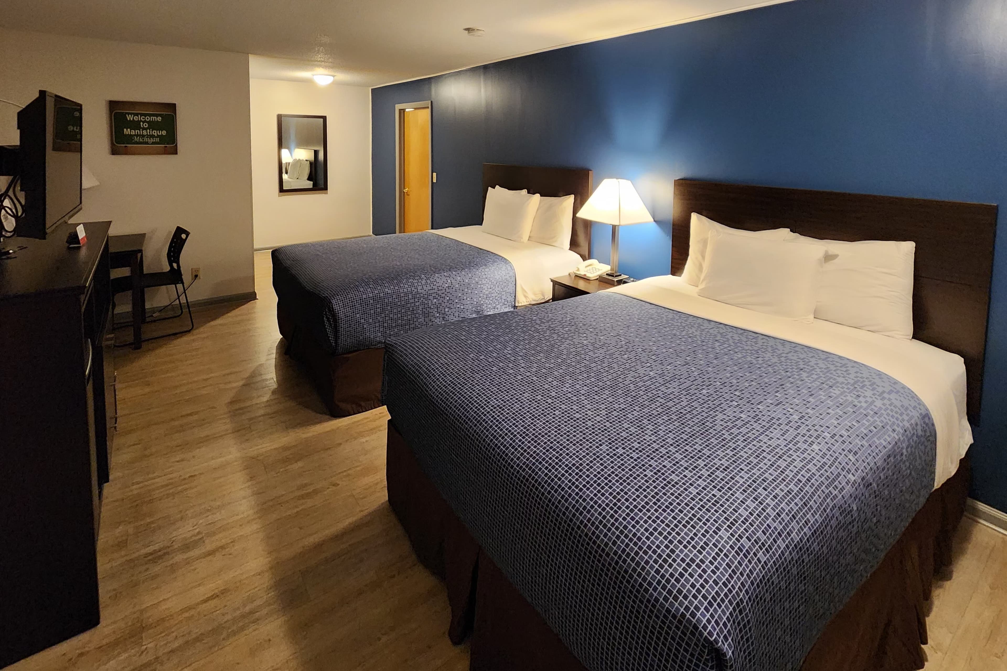 Econo Lodge Lakeshore - Image 4