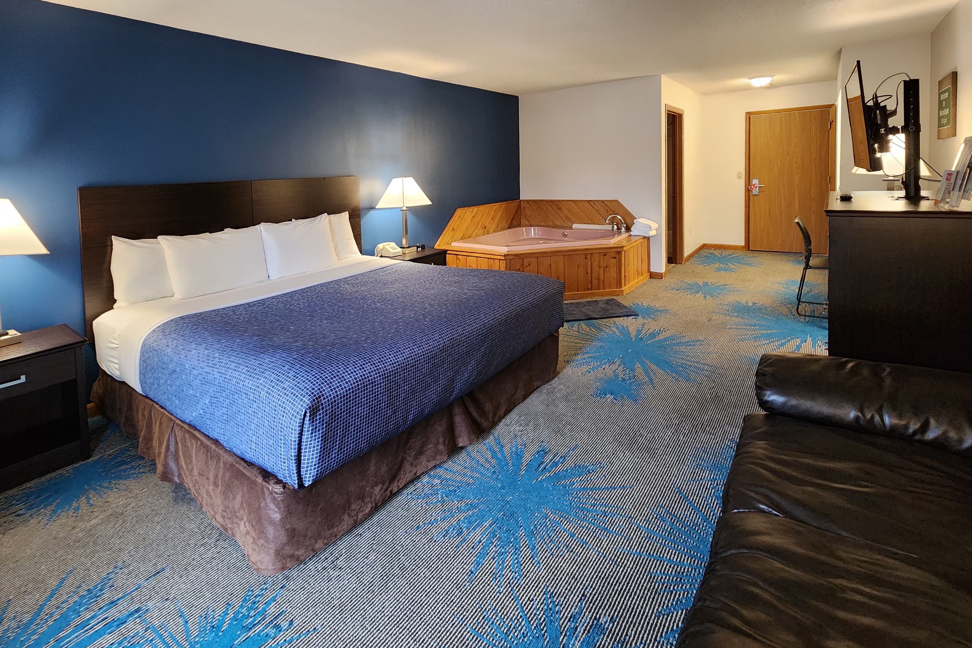 Econo Lodge Lakeshore — 9