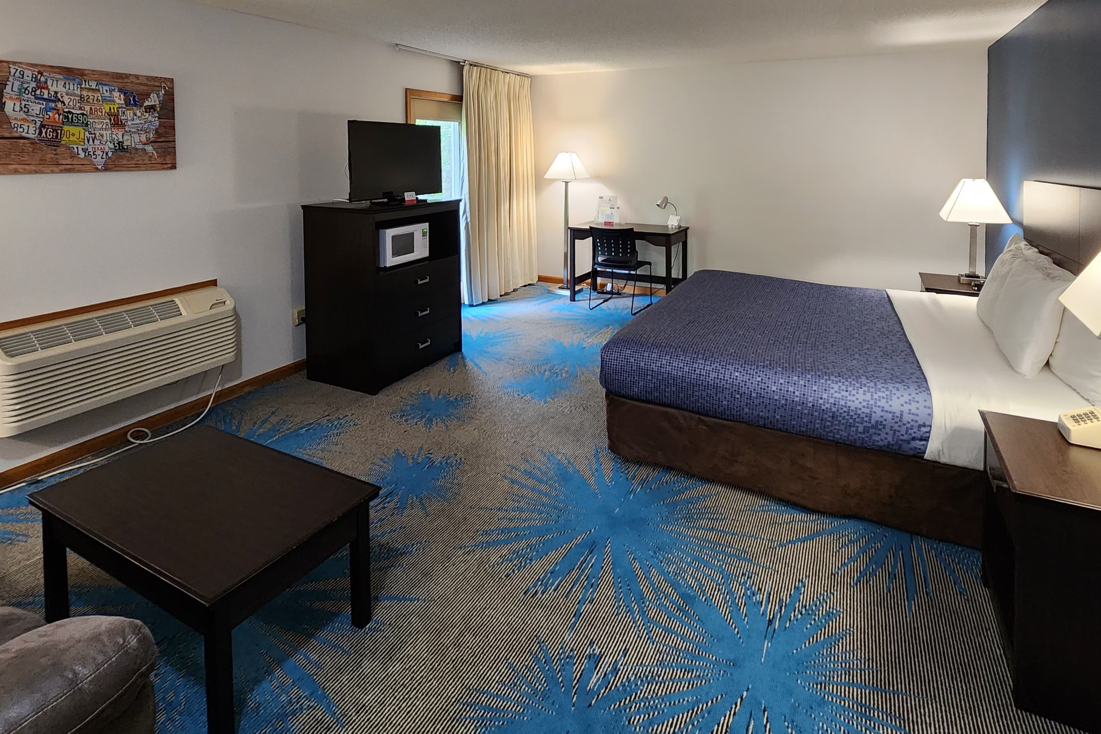 Econo Lodge Lakeshore — 13