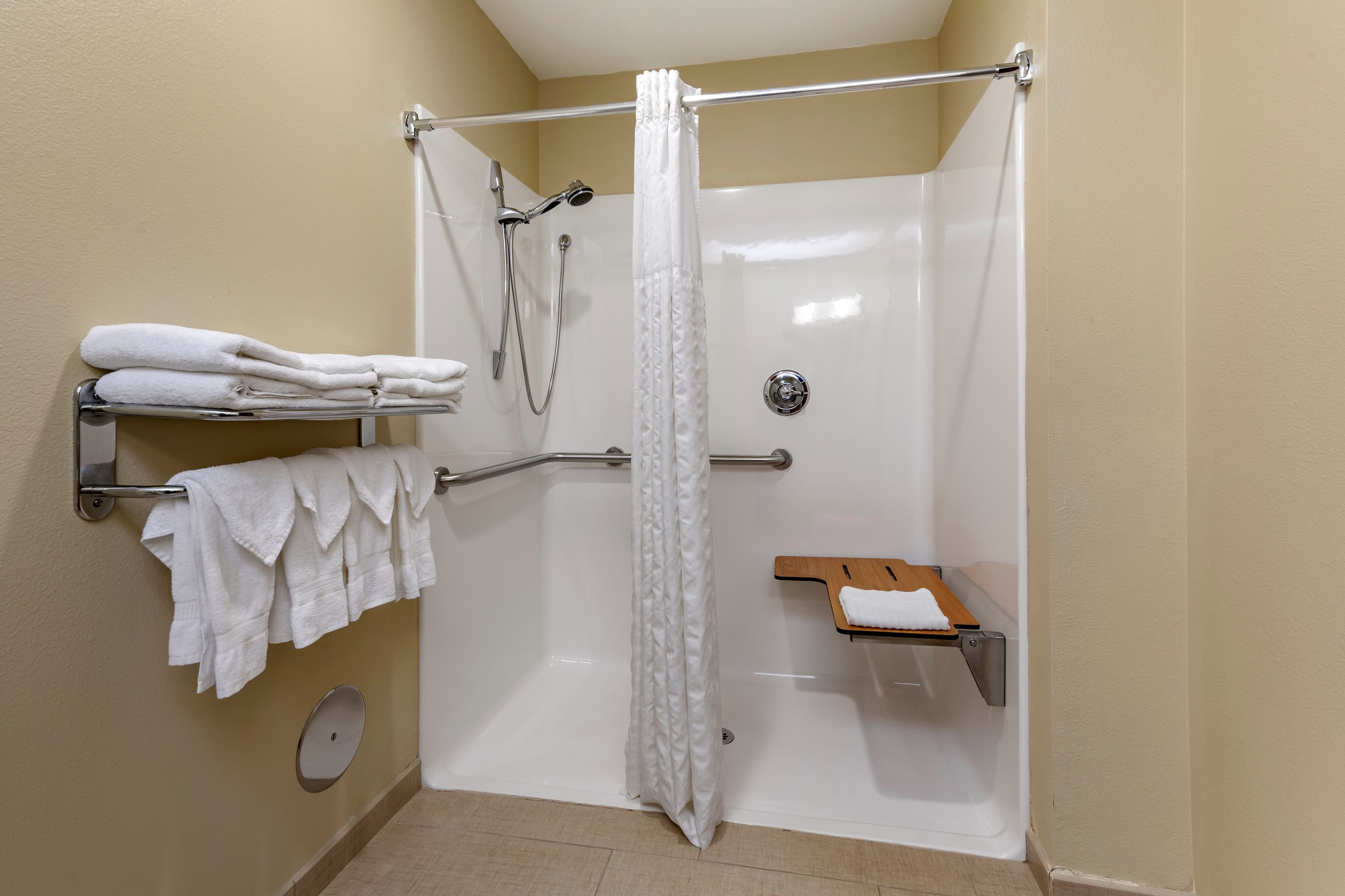 Comfort Suites Marquette — 13