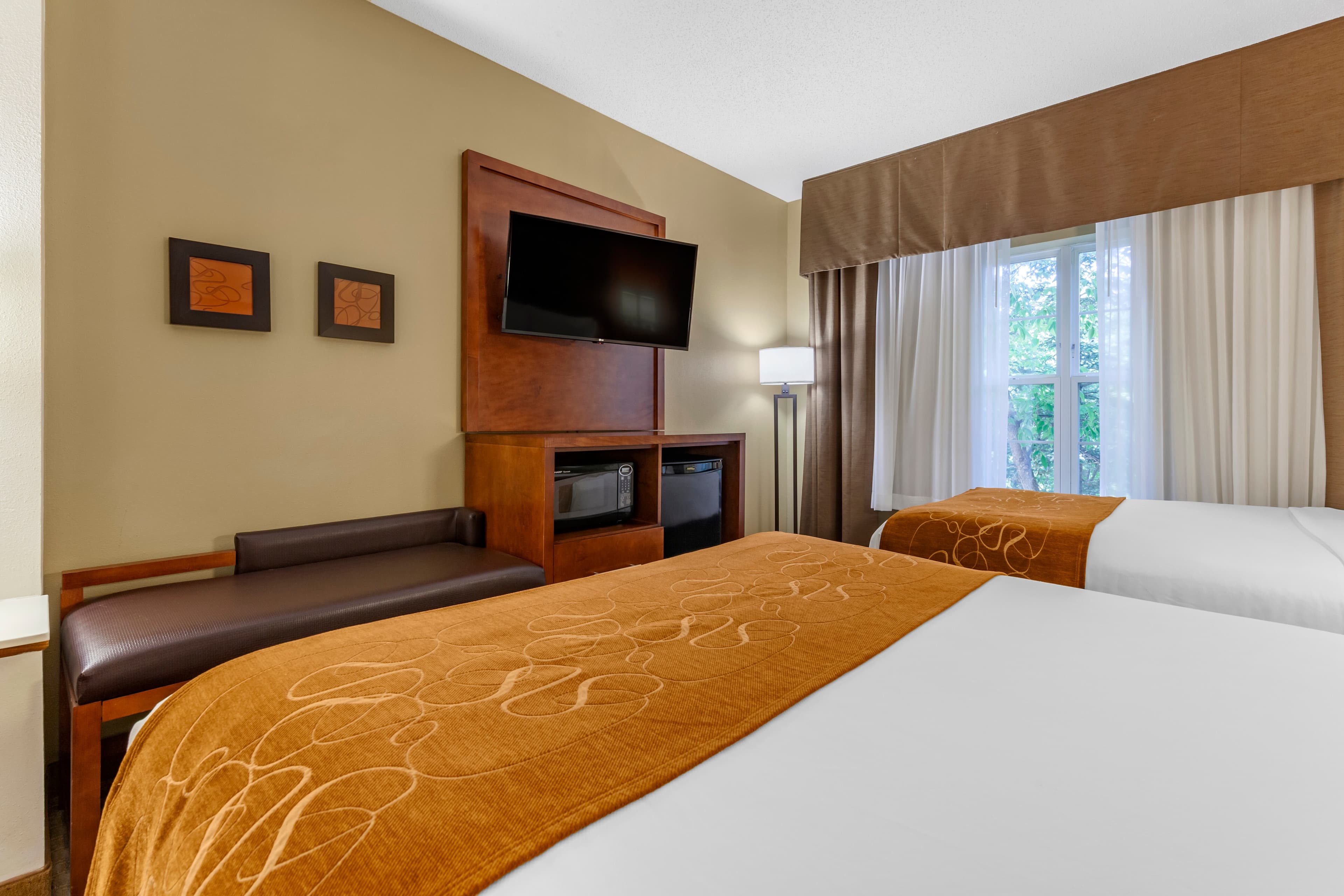 Comfort Suites Marquette - Image 4
