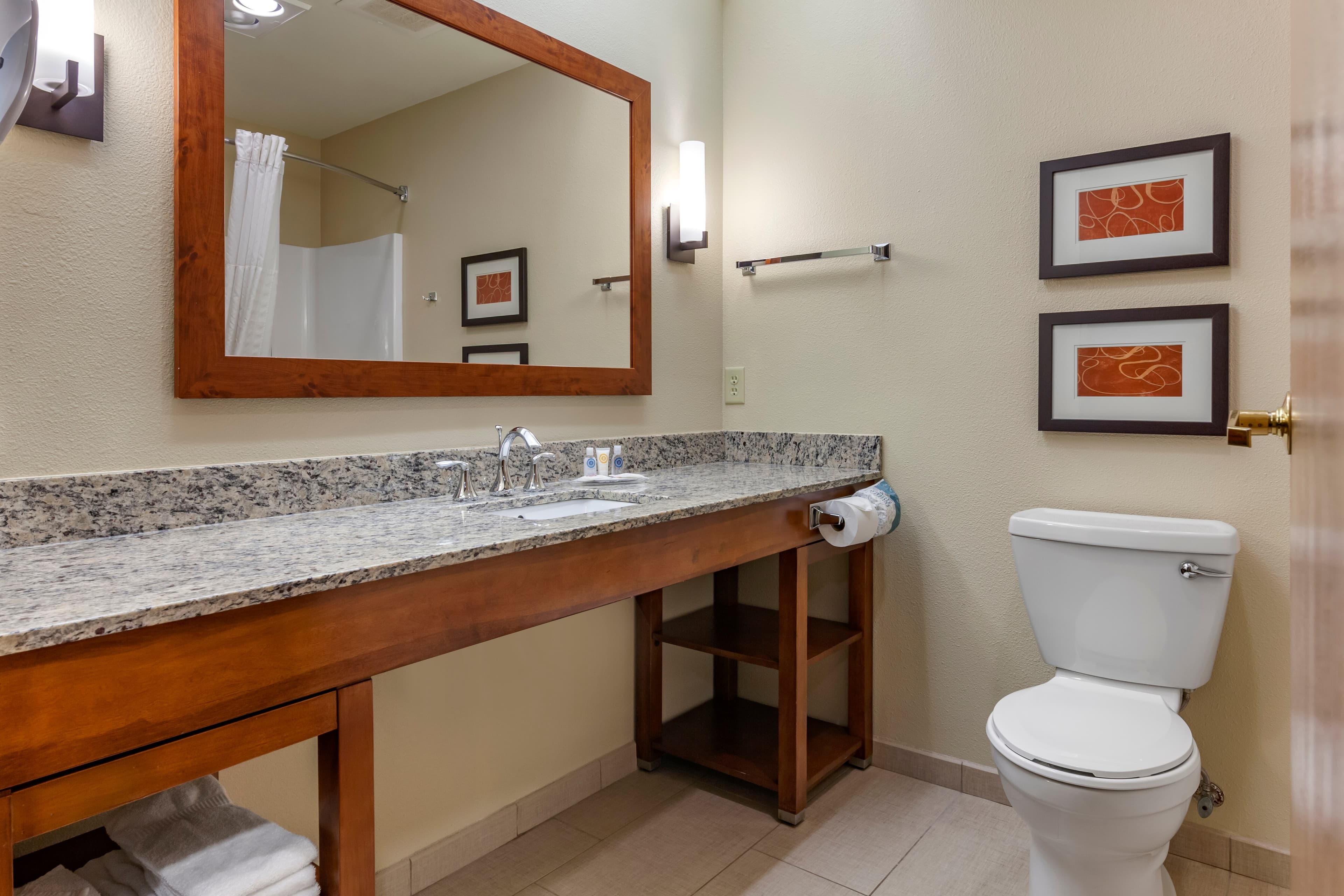Comfort Suites Marquette — 17