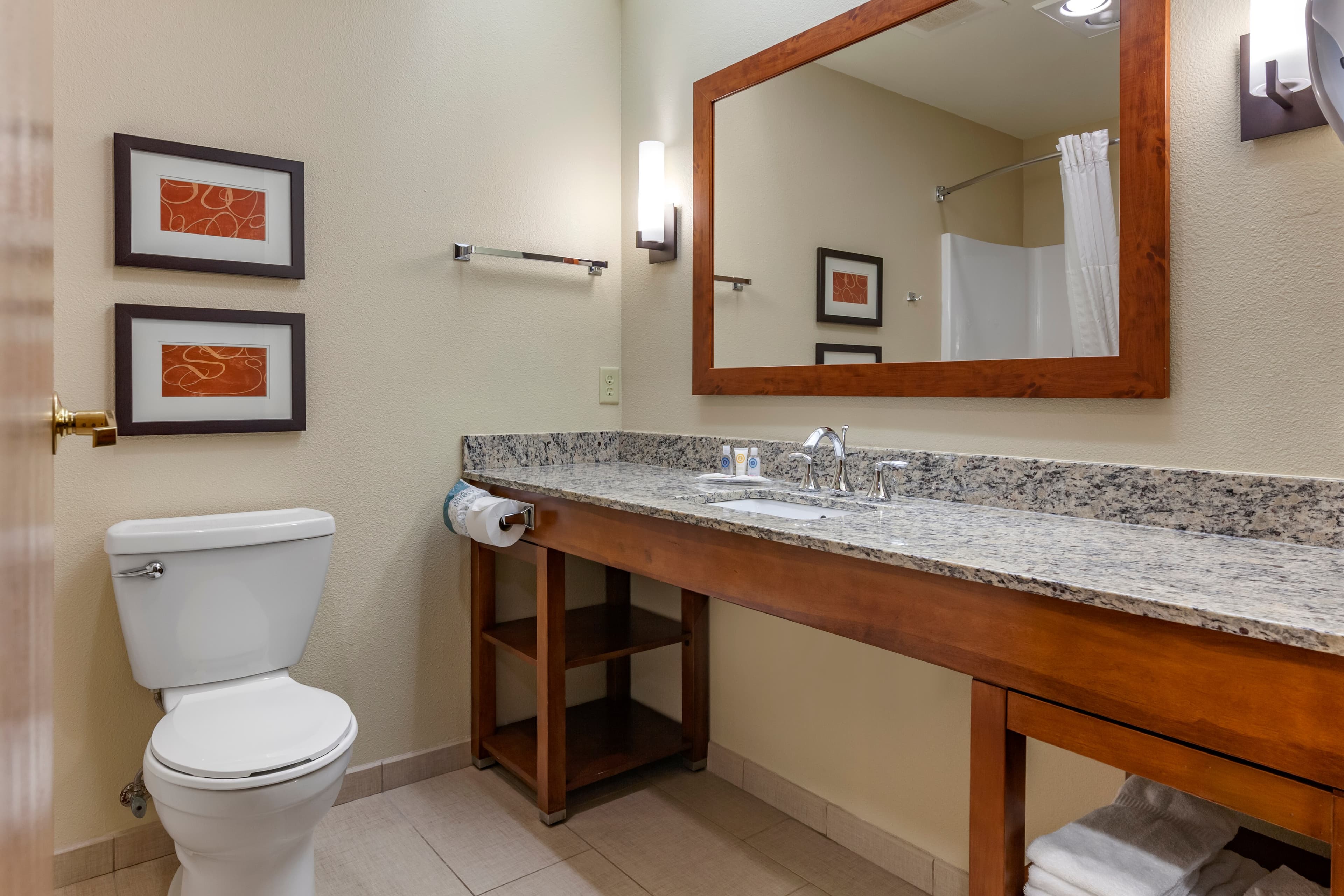 Comfort Suites Marquette — 21