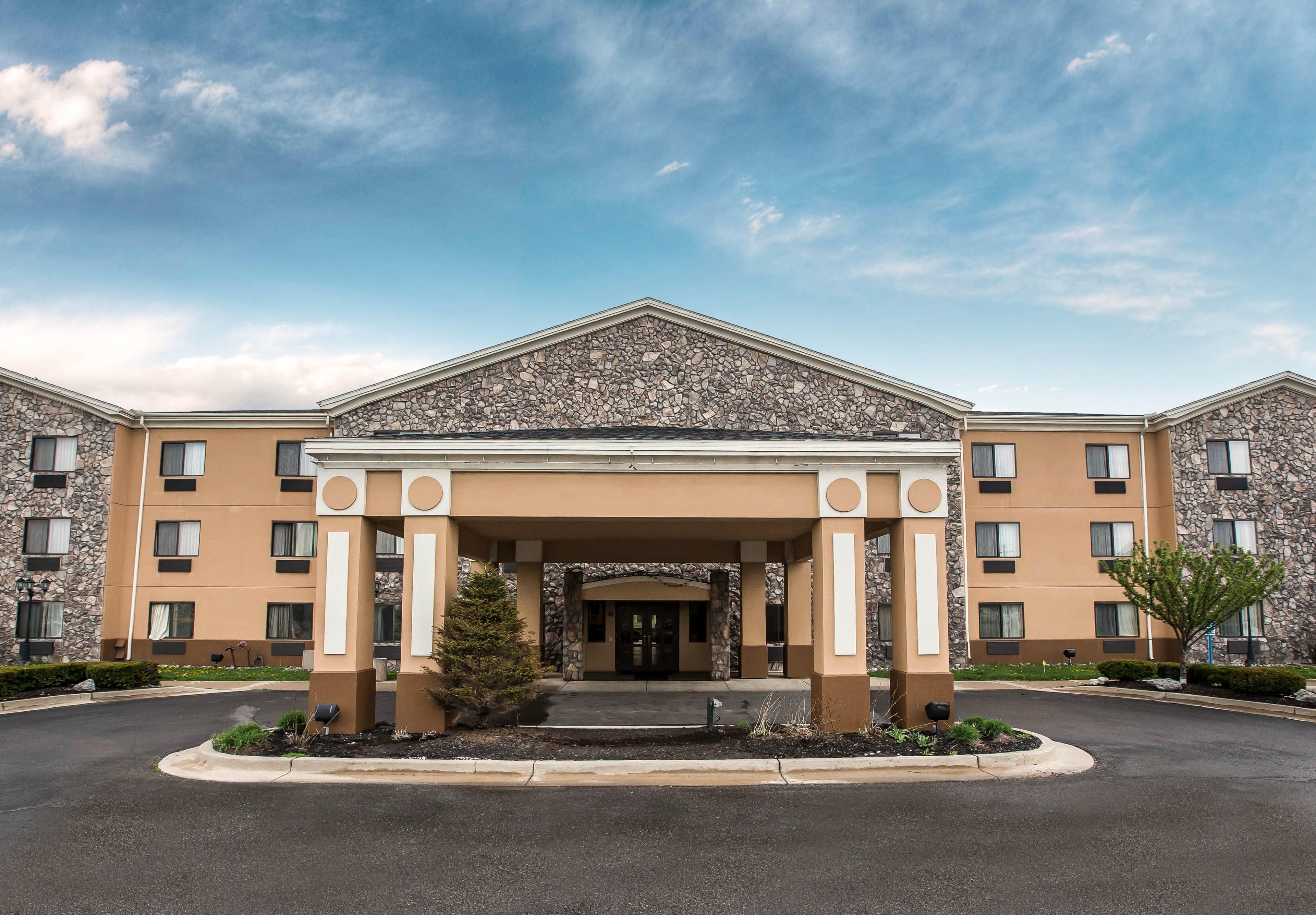 Econo Lodge Inn & Suites Monroe - Image 1