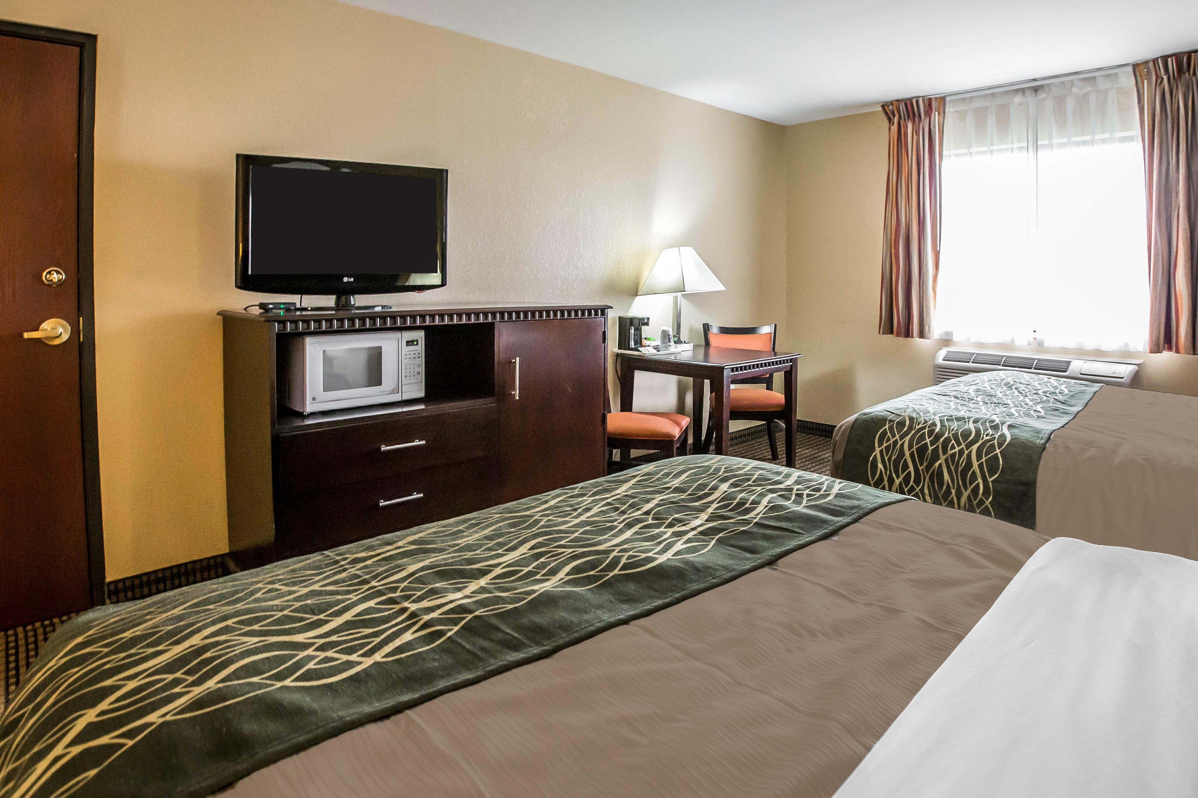 Econo Lodge Inn & Suites Monroe — 11