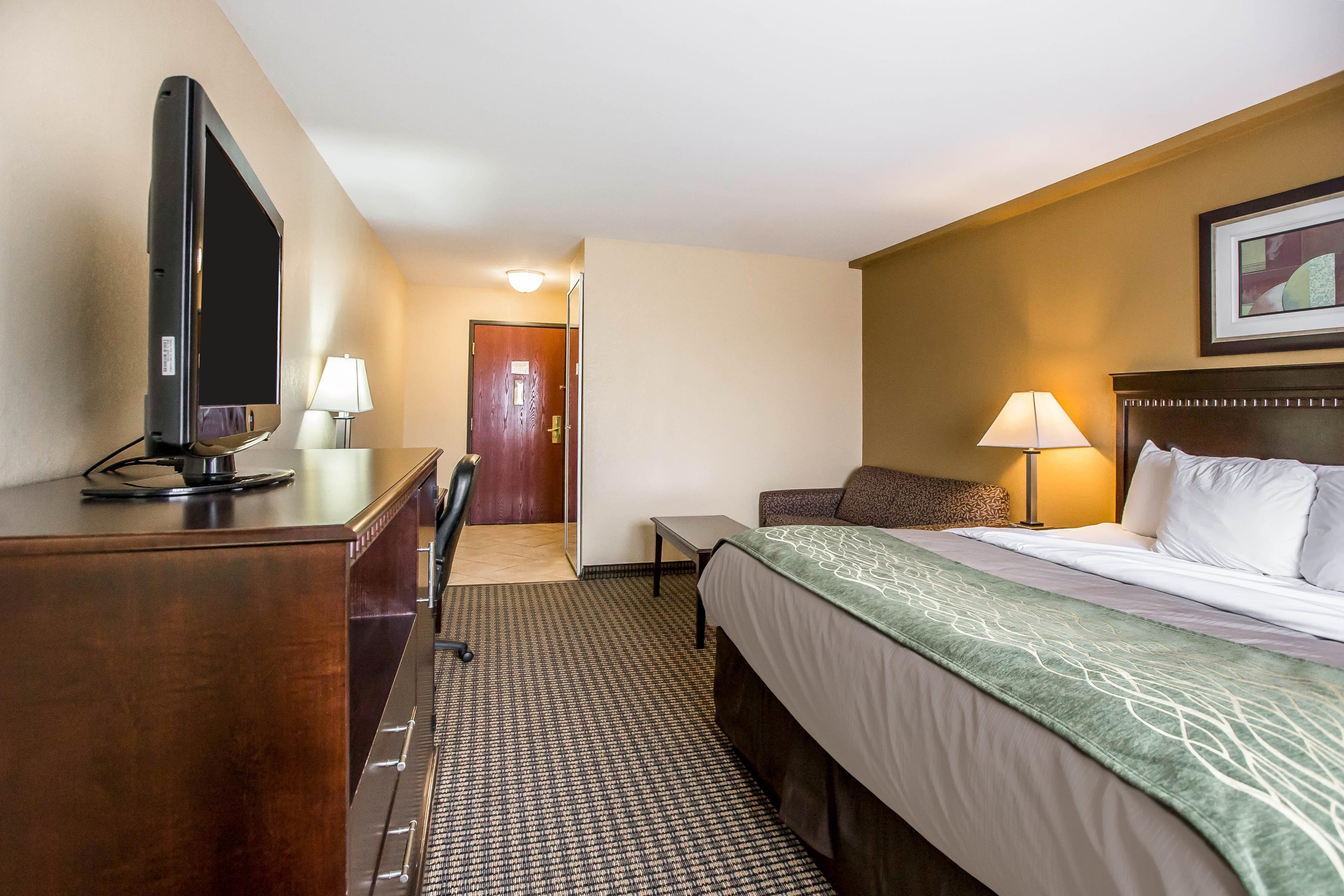 Econo Lodge Inn & Suites Monroe - Image 3