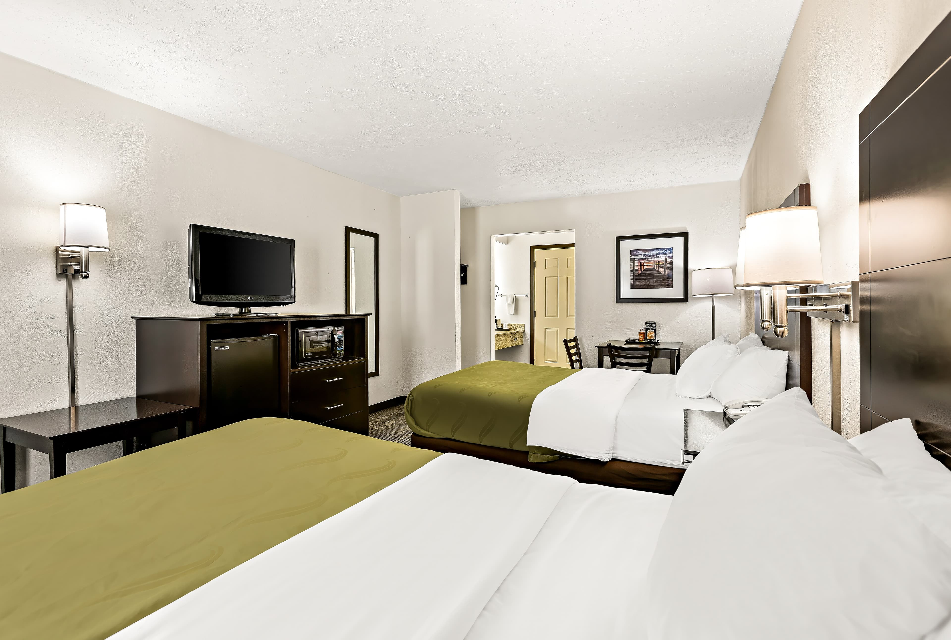 Quality Inn Traverse City - Image 4