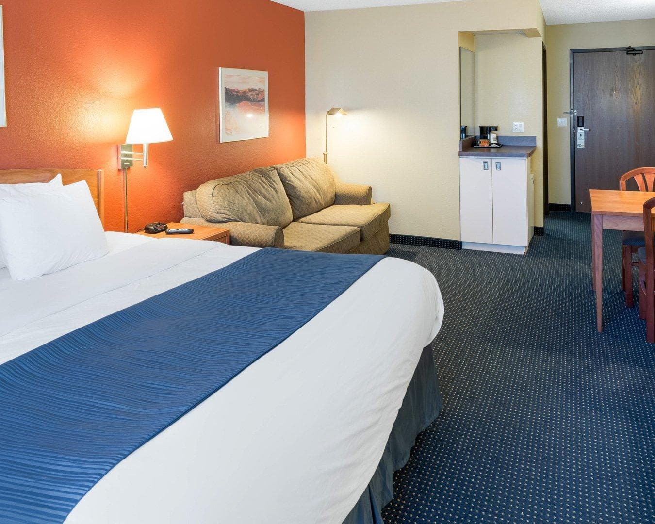 Quality Inn Lakeville North — 9