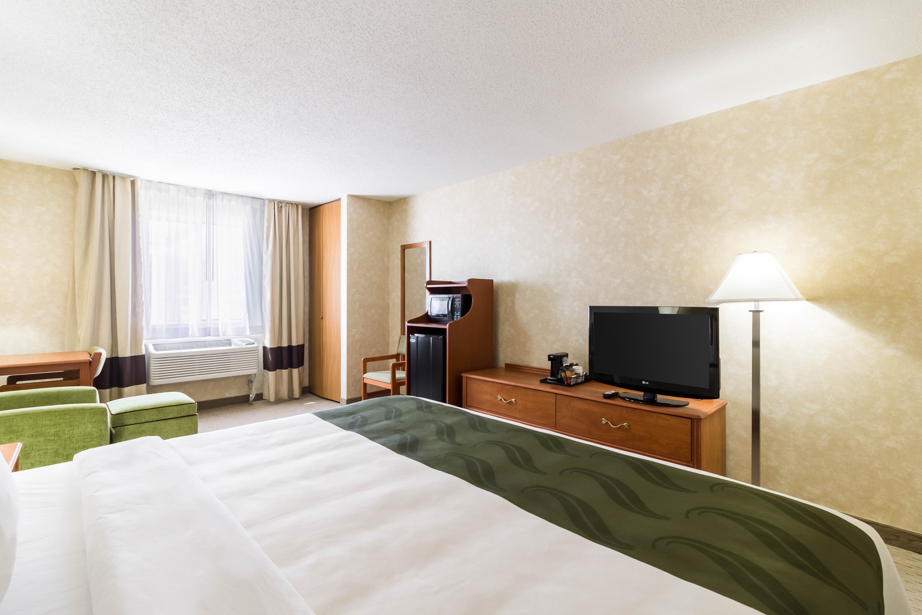 Quality Inn Marshall near University - Image 4