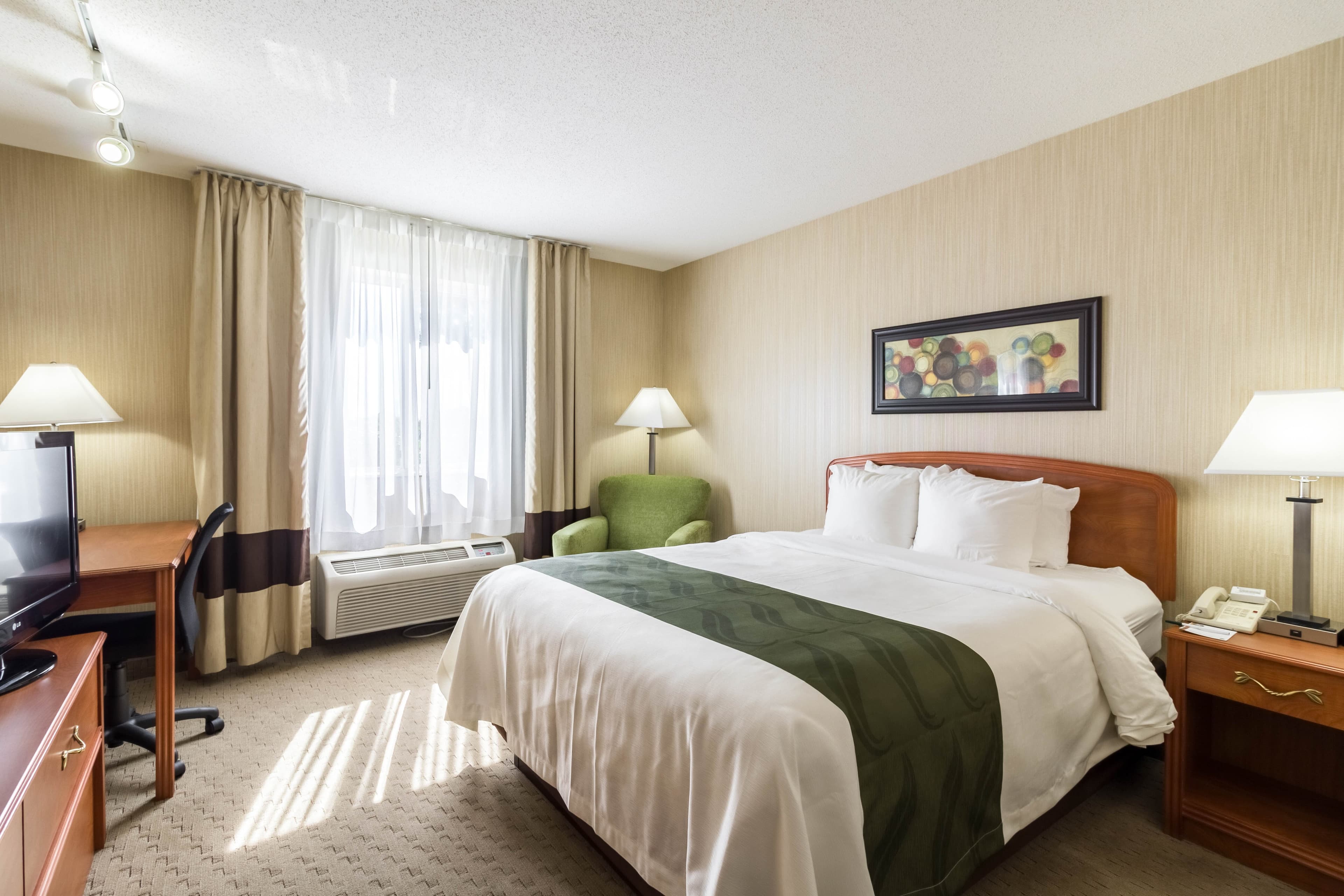 Quality Inn Marshall near University - Image 5