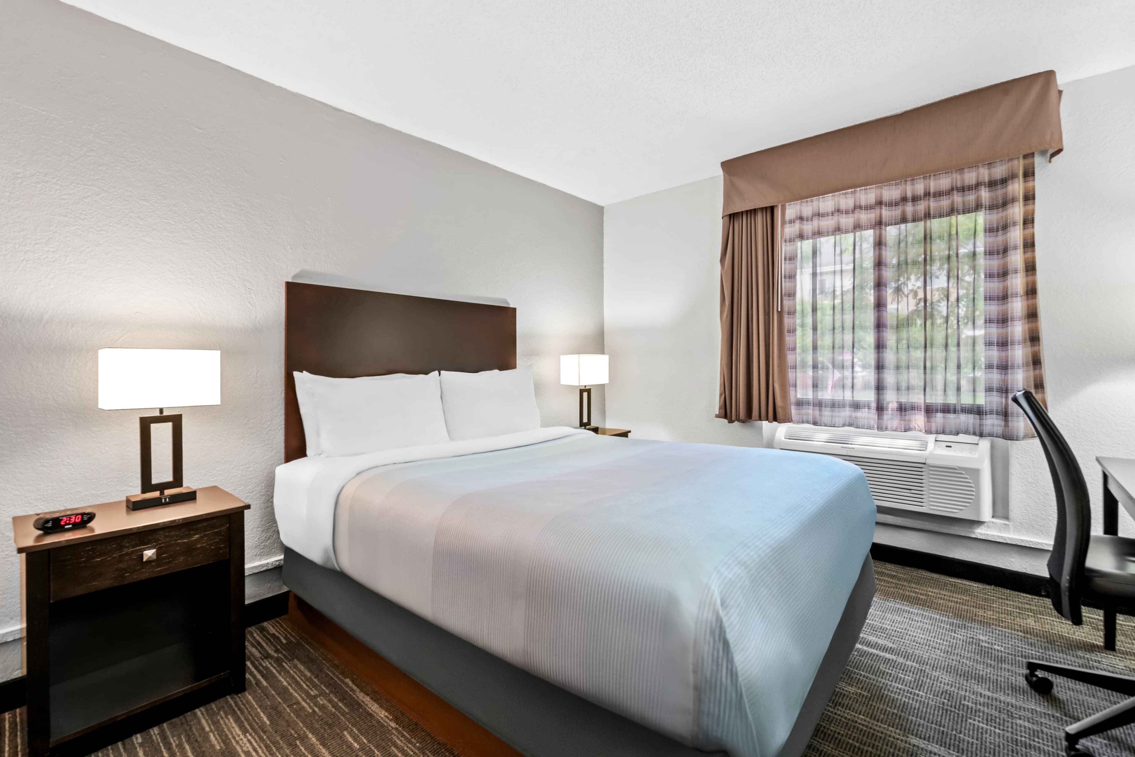 Quality Inn Savage - Bloomington West - Image 5