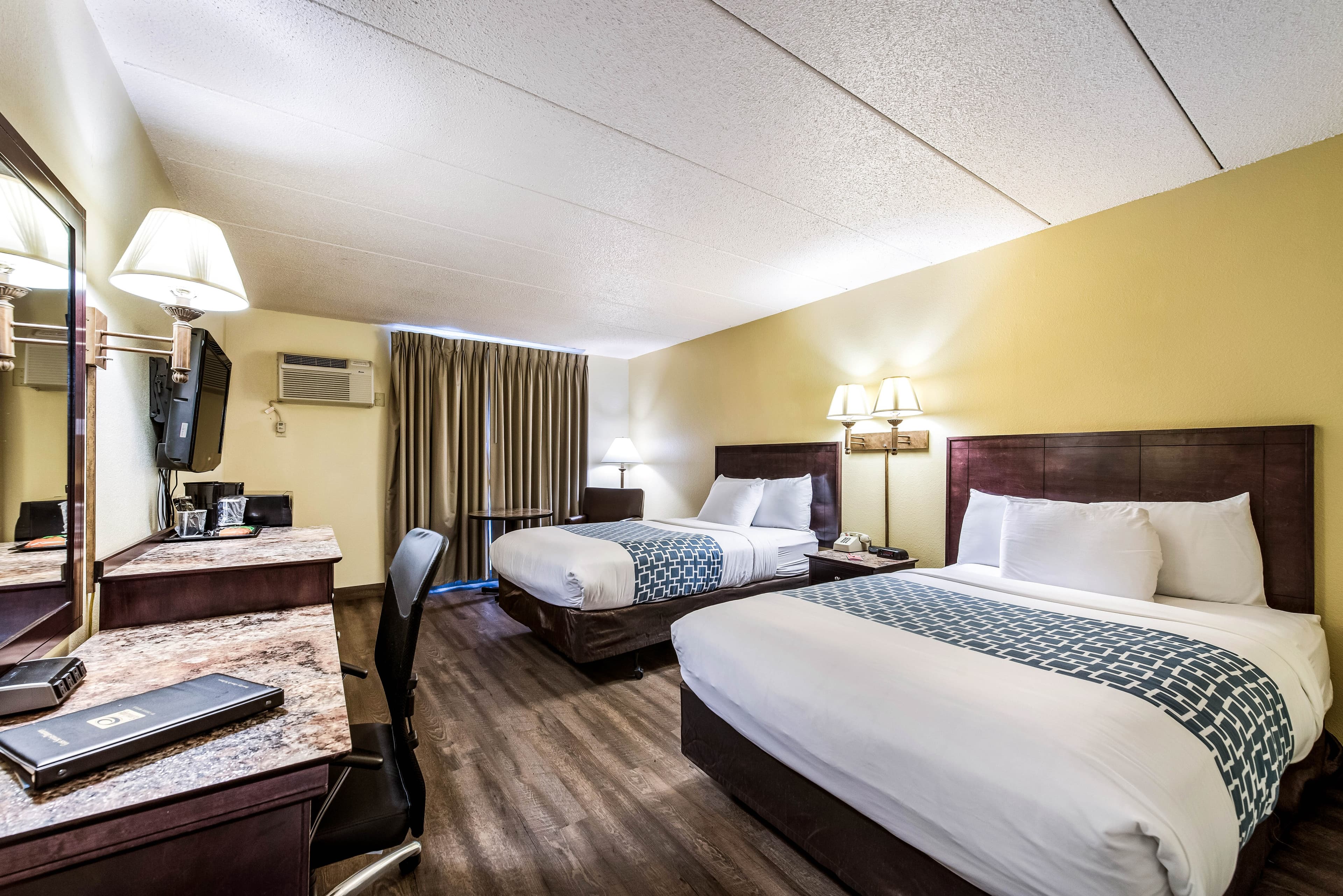 Econo Lodge Mayo Clinic Area - Image 1