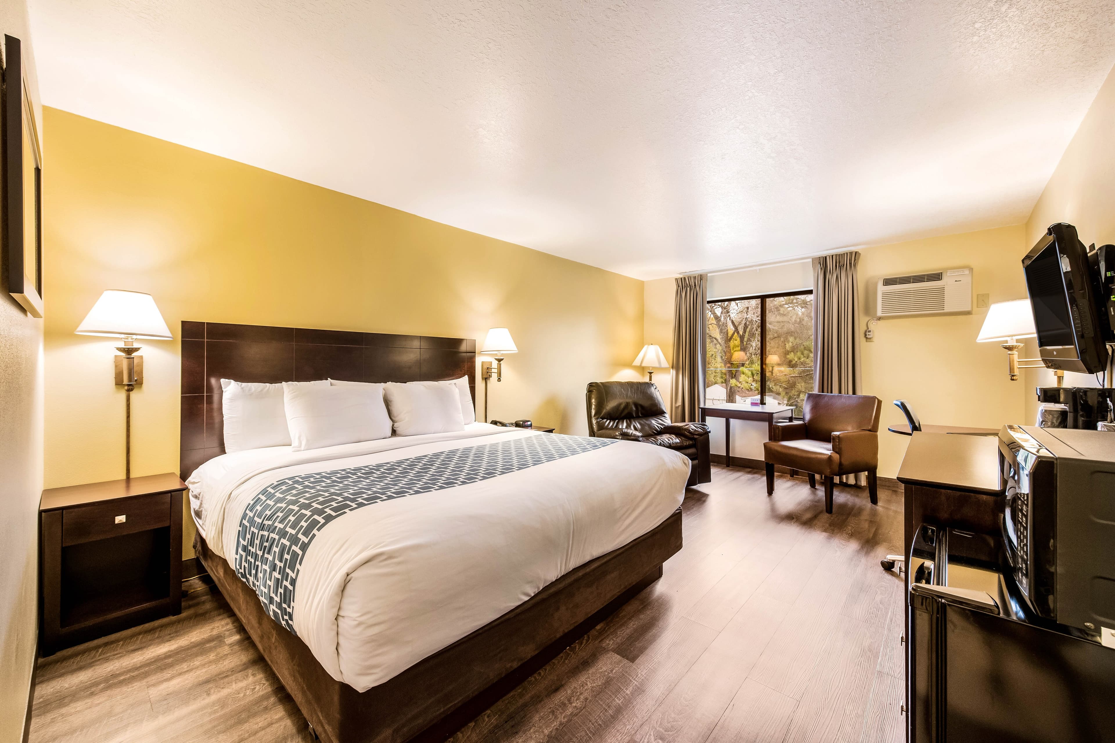 Econo Lodge Mayo Clinic Area — 9