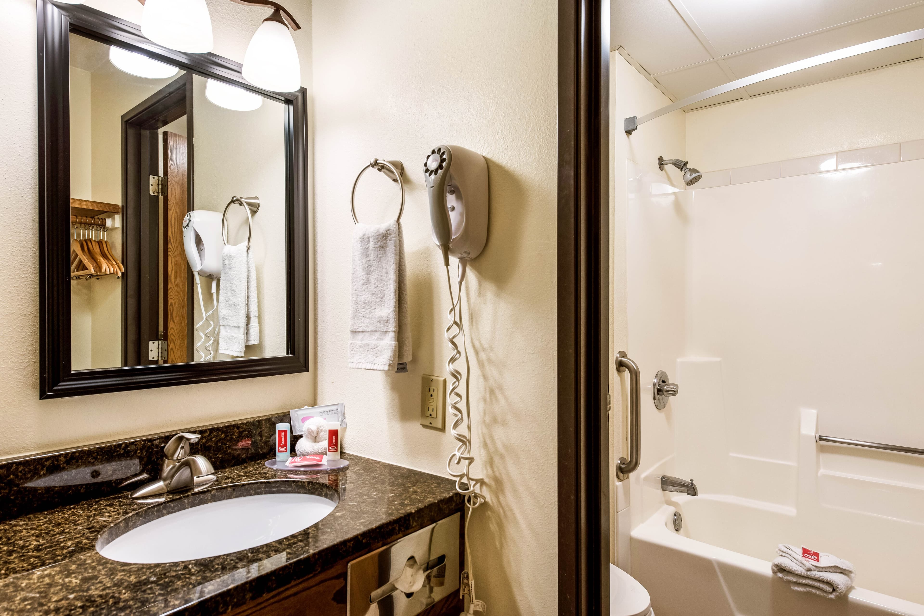 Econo Lodge Mayo Clinic Area — 12