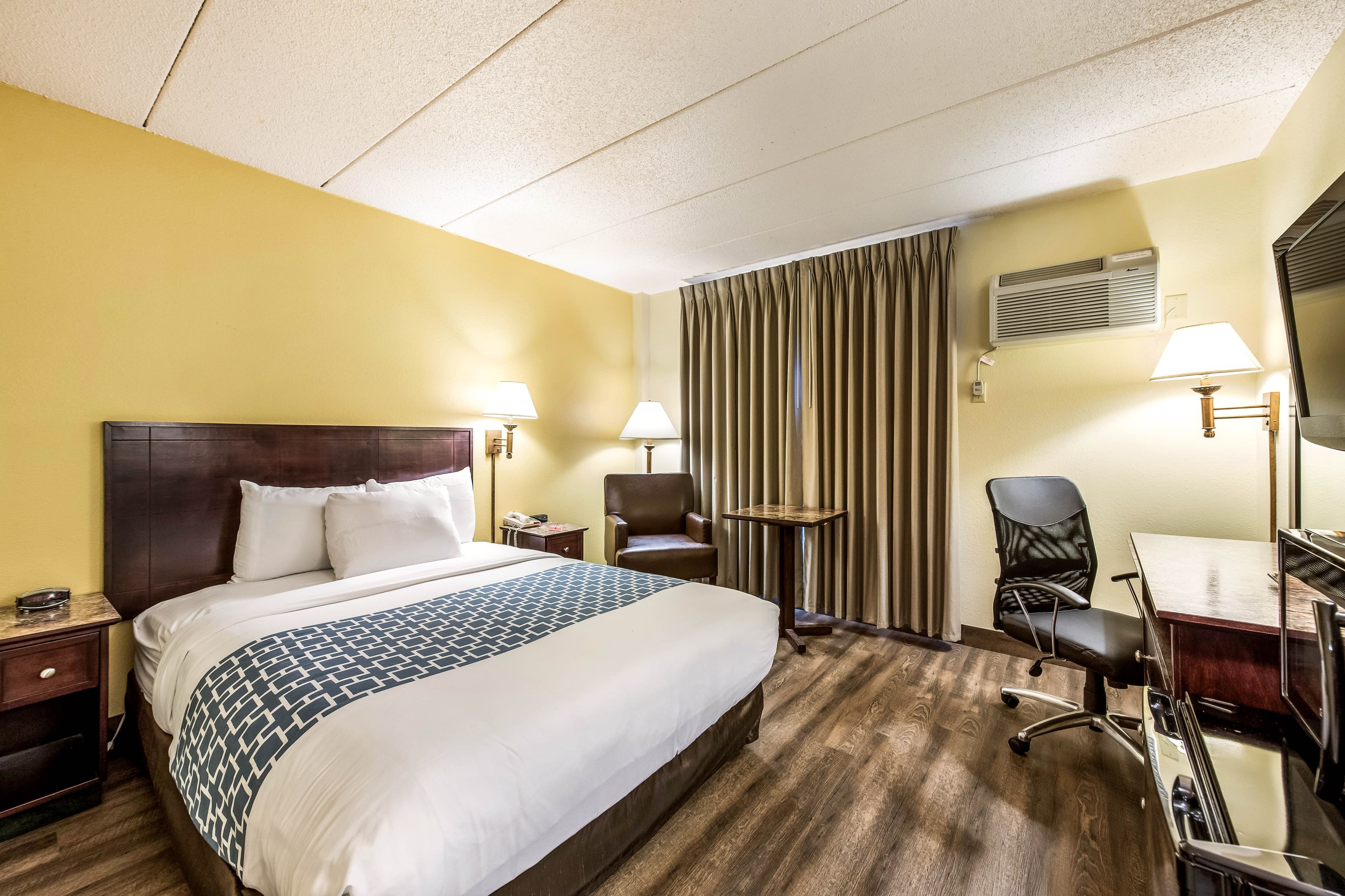 Econo Lodge Mayo Clinic Area — 13