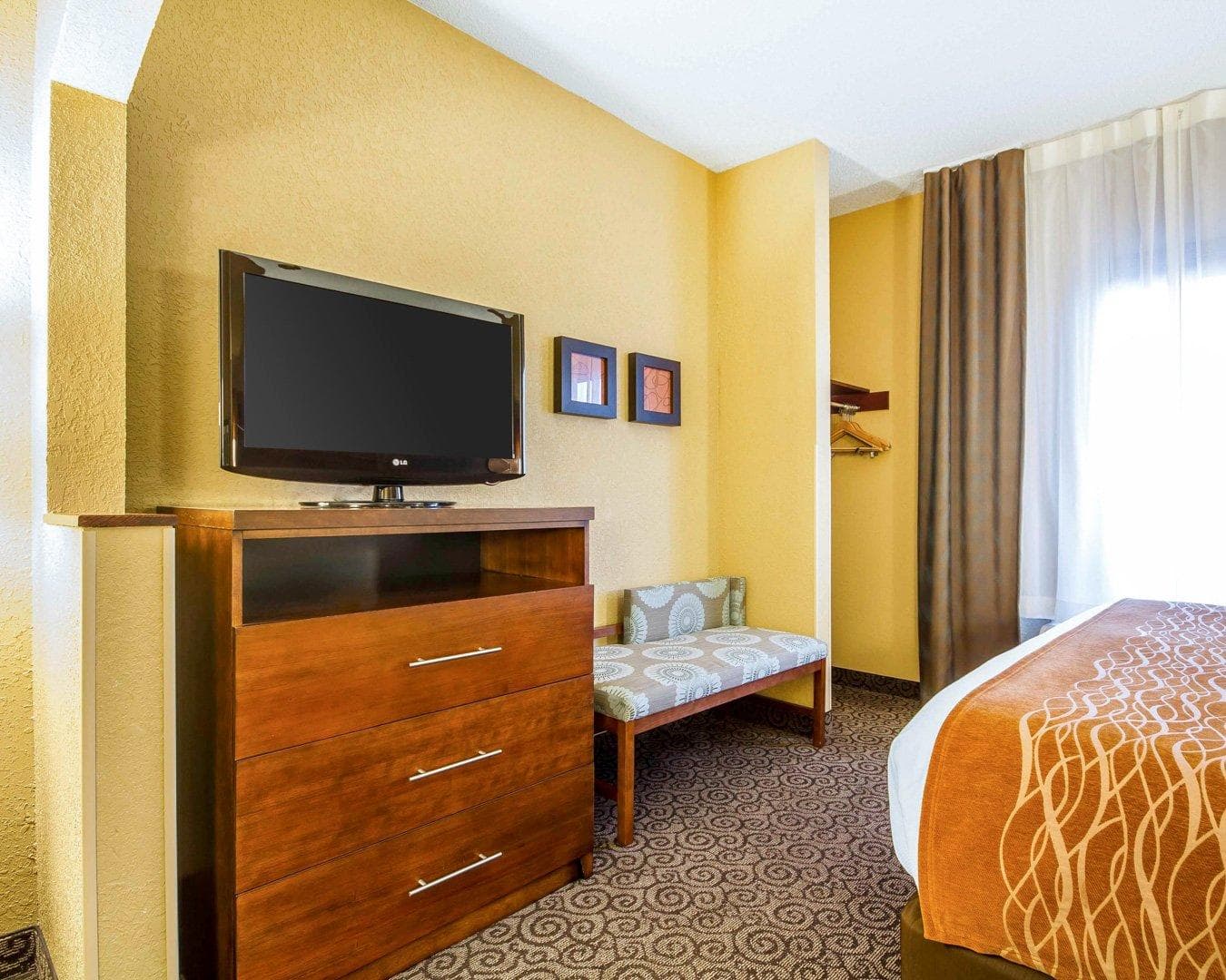Comfort Suites Ramsey — 4