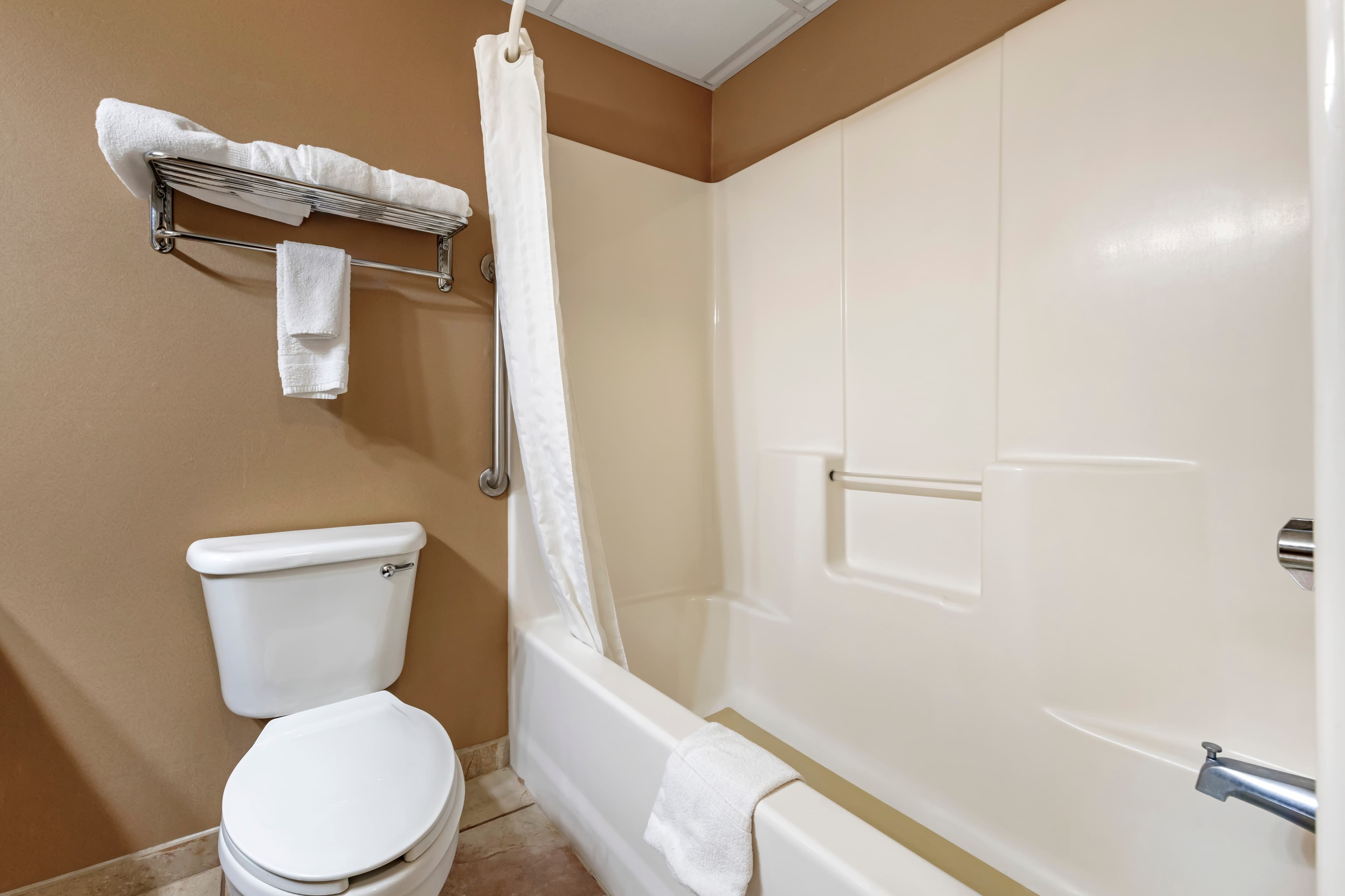 Comfort Inn Albert Lea at Trails Travel Center — 13