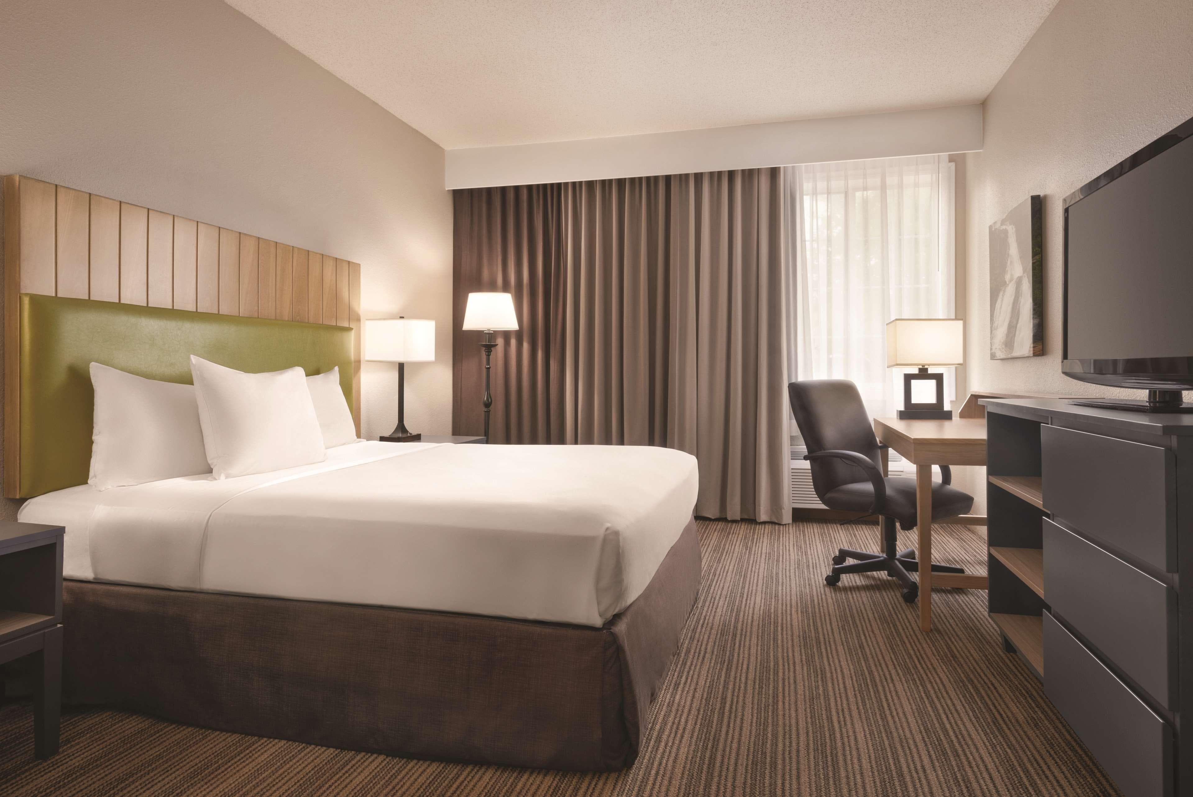 Country Inn & Suites by Radisson, Eagan, MN — 18