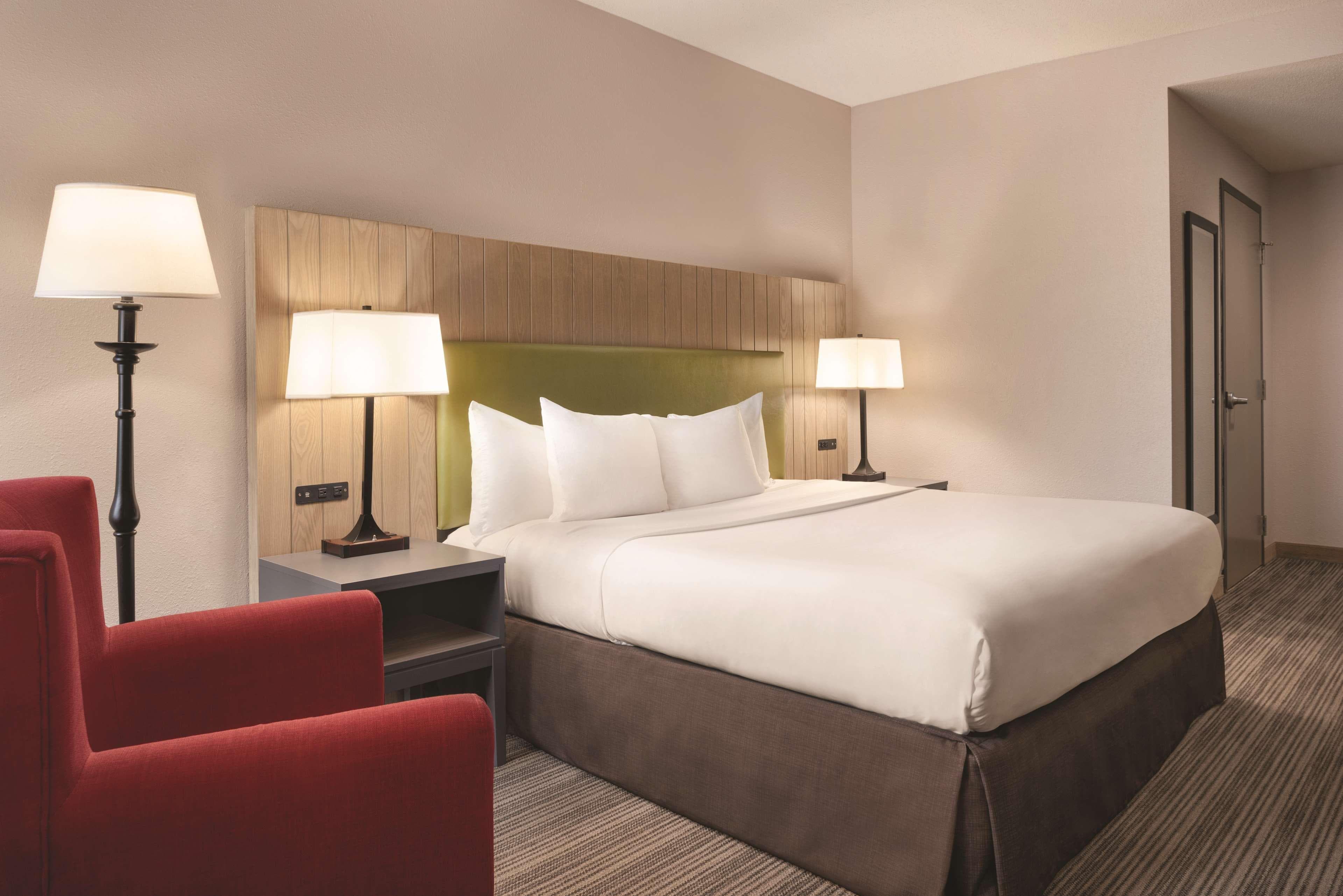 Country Inn & Suites by Radisson, Eagan, MN — 2