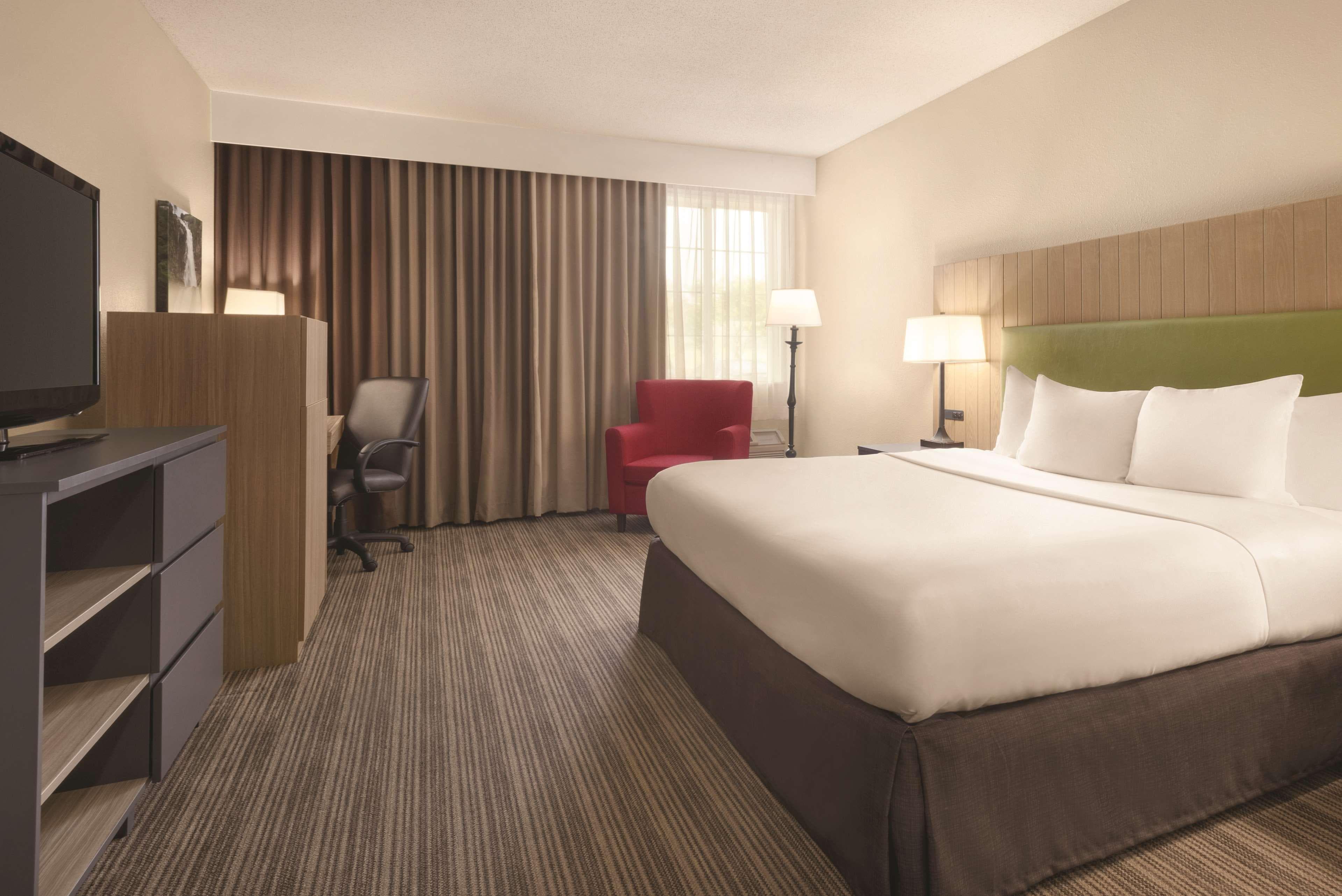 Country Inn & Suites by Radisson, Eagan, MN — 3