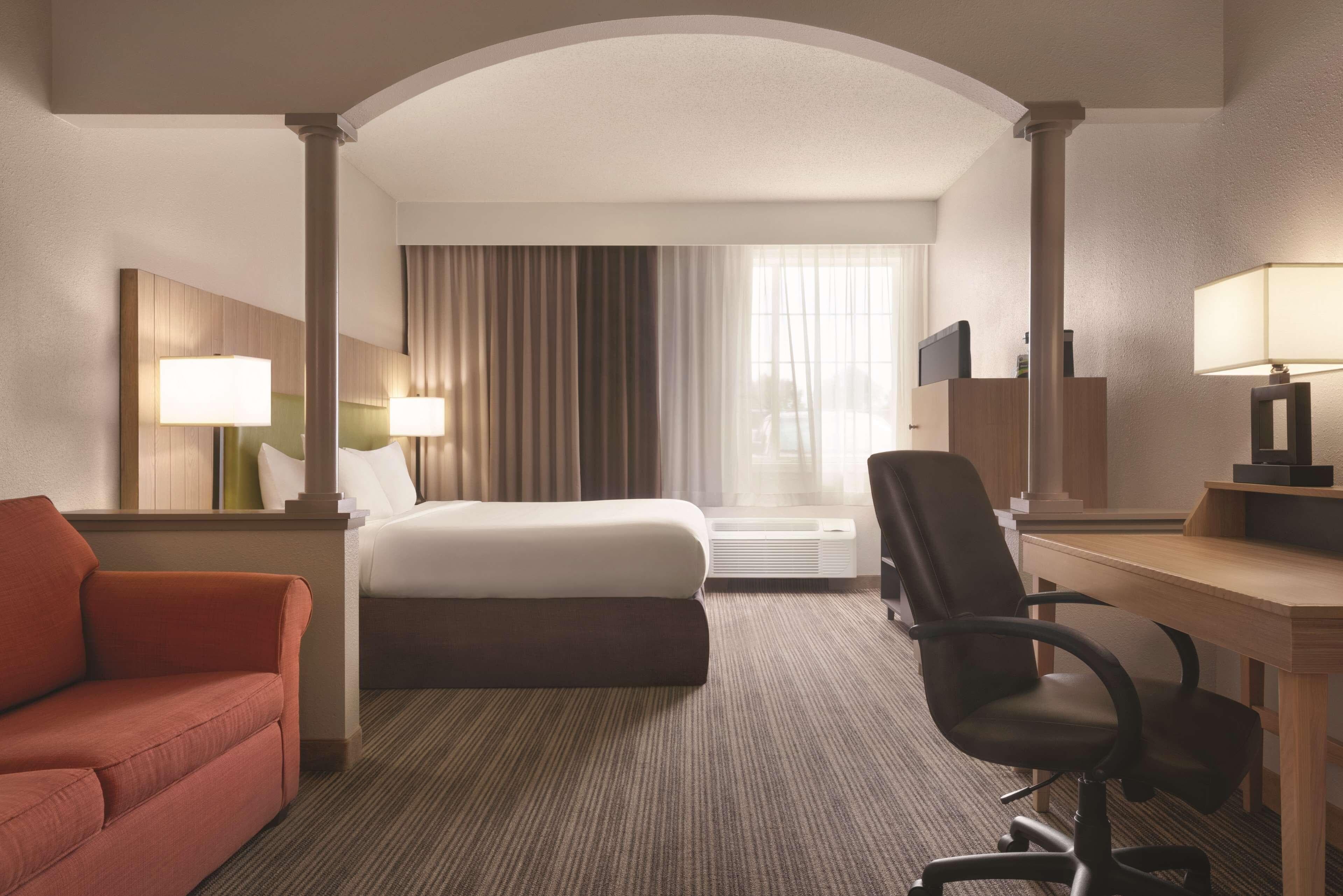 Country Inn & Suites by Radisson, Eagan, MN — 10