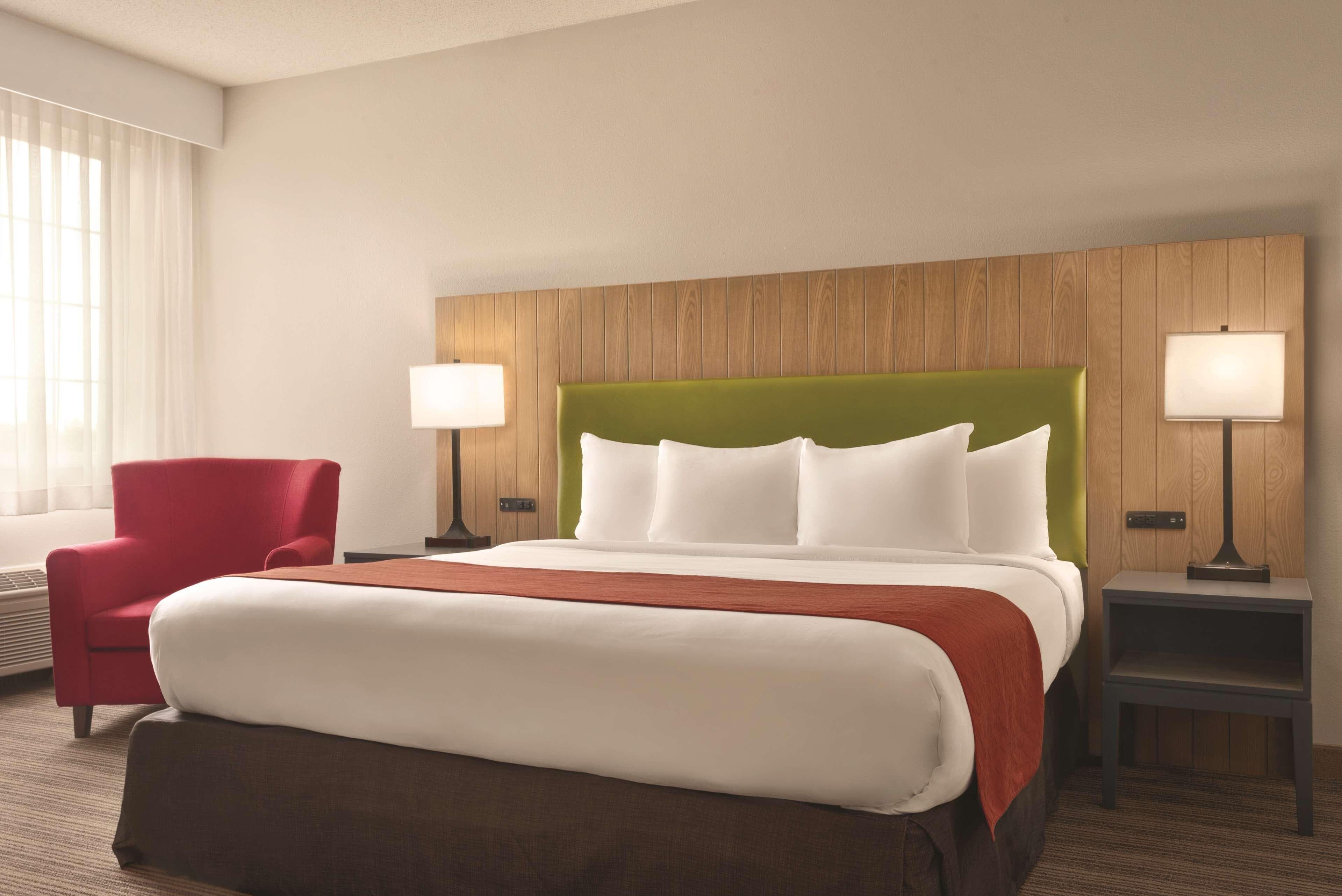 Country Inn & Suites by Radisson, Eagan, MN — 16