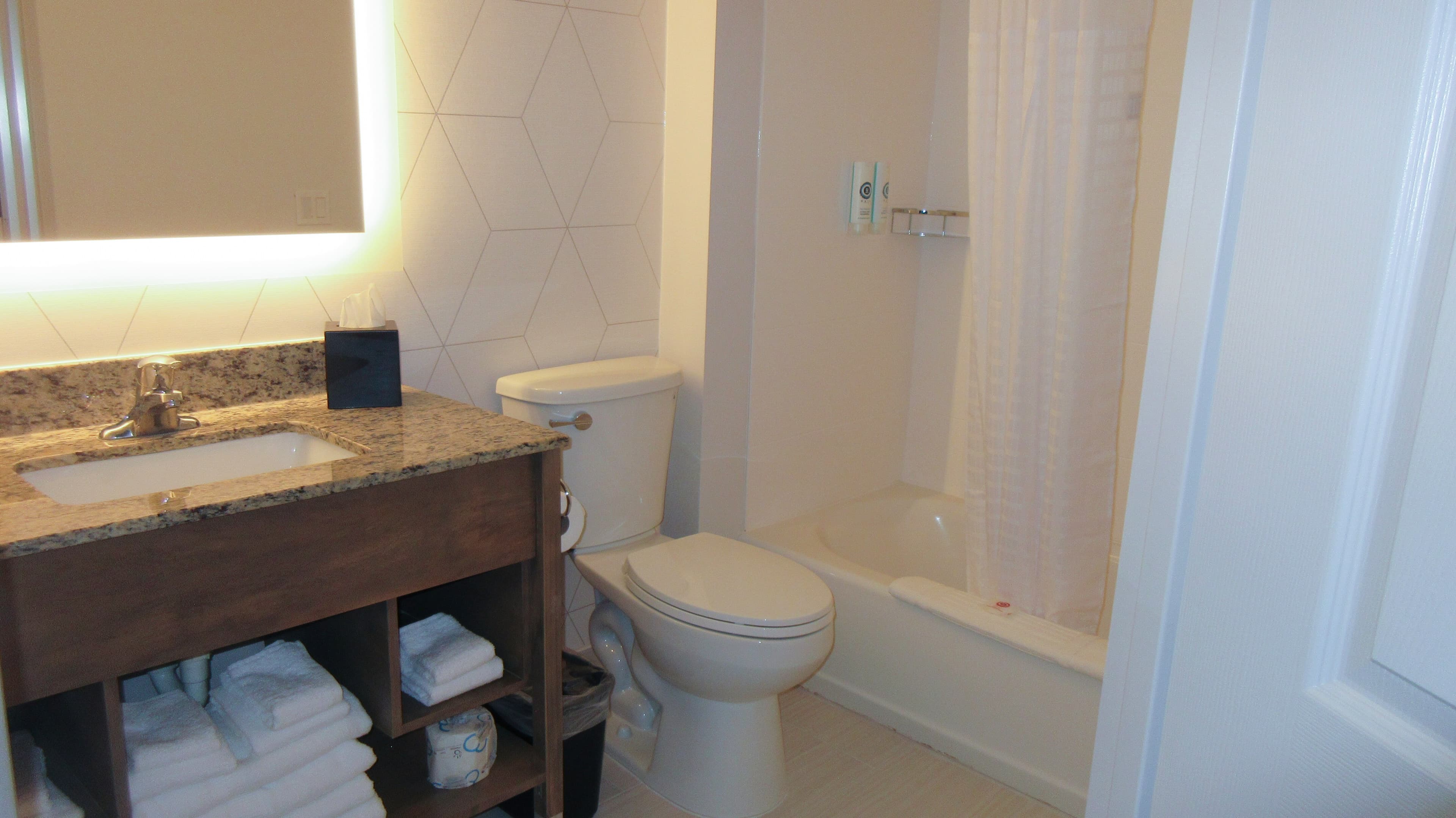 Comfort Inn & Suites Rochester South Mayo Clinic — 8