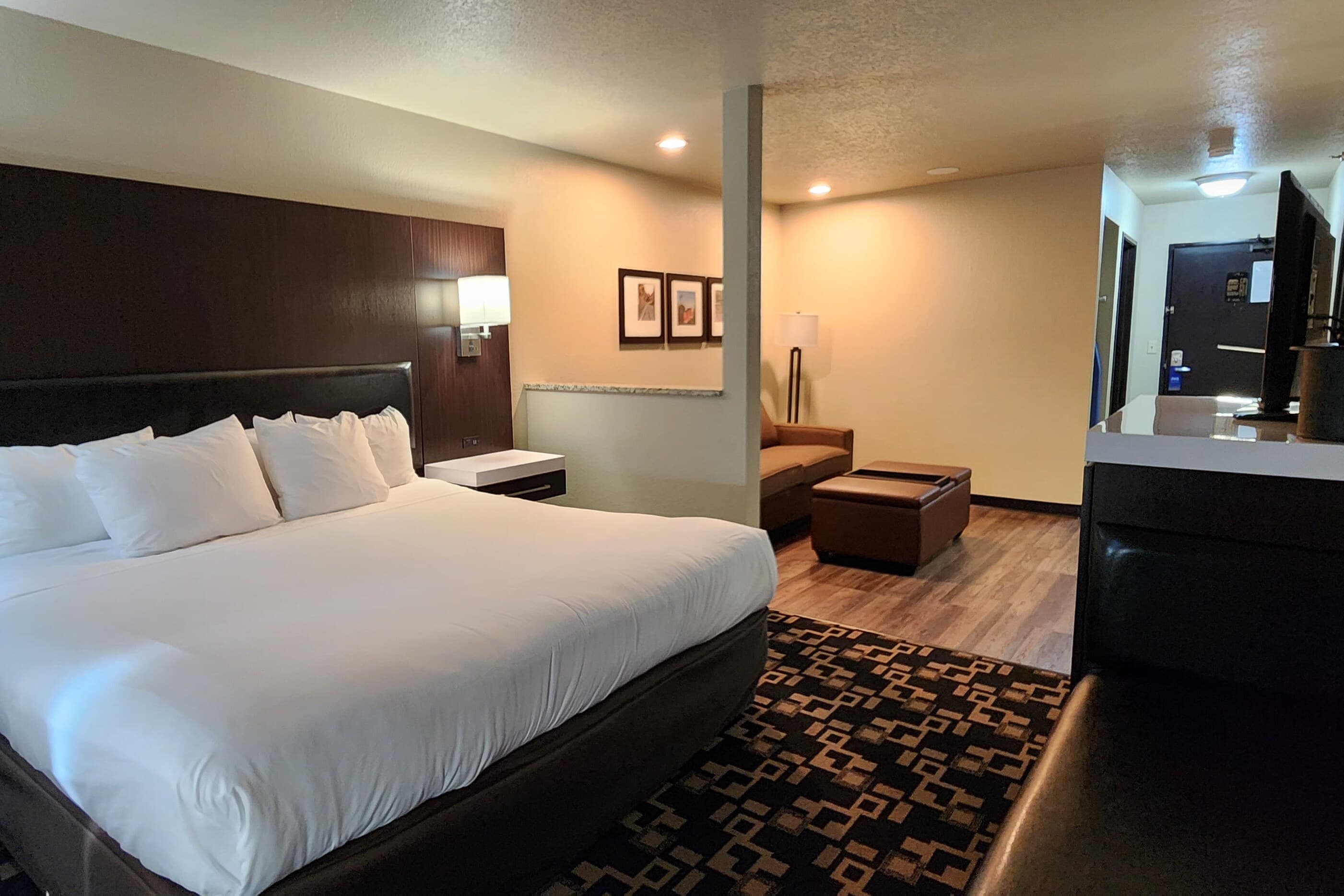Comfort Inn & Suites Shakopee Downtown Area — 6