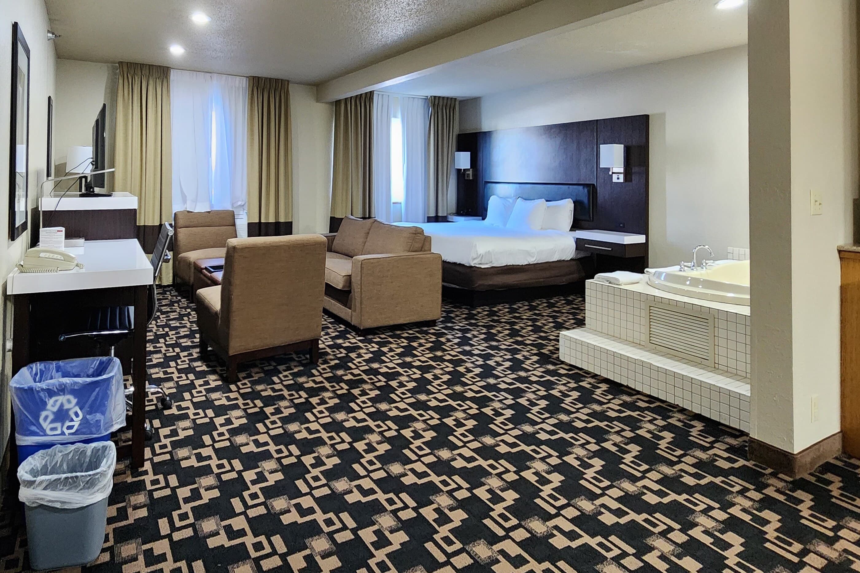 Comfort Inn & Suites Shakopee Downtown Area — 12