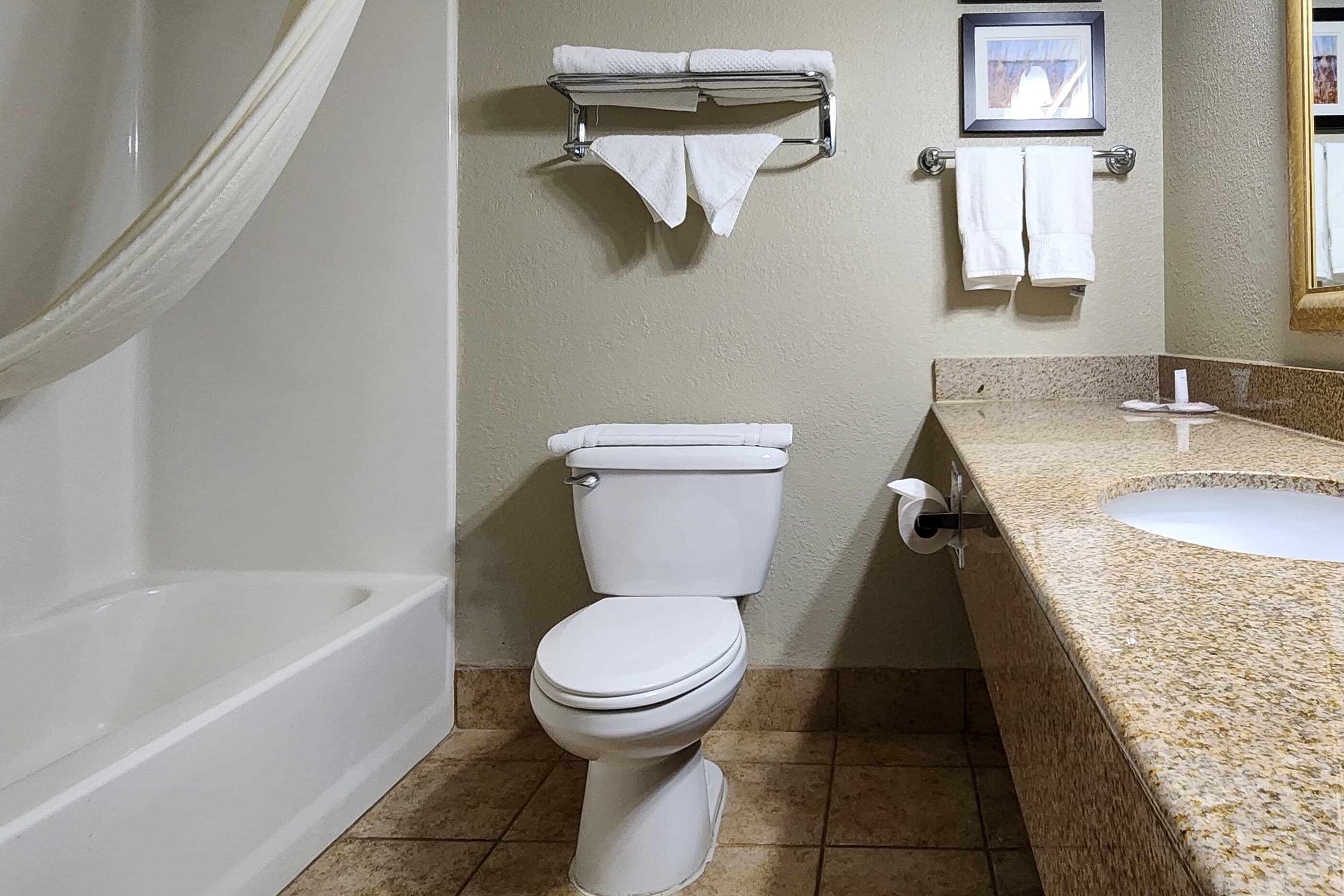 Comfort Inn & Suites Shakopee Downtown Area — 14