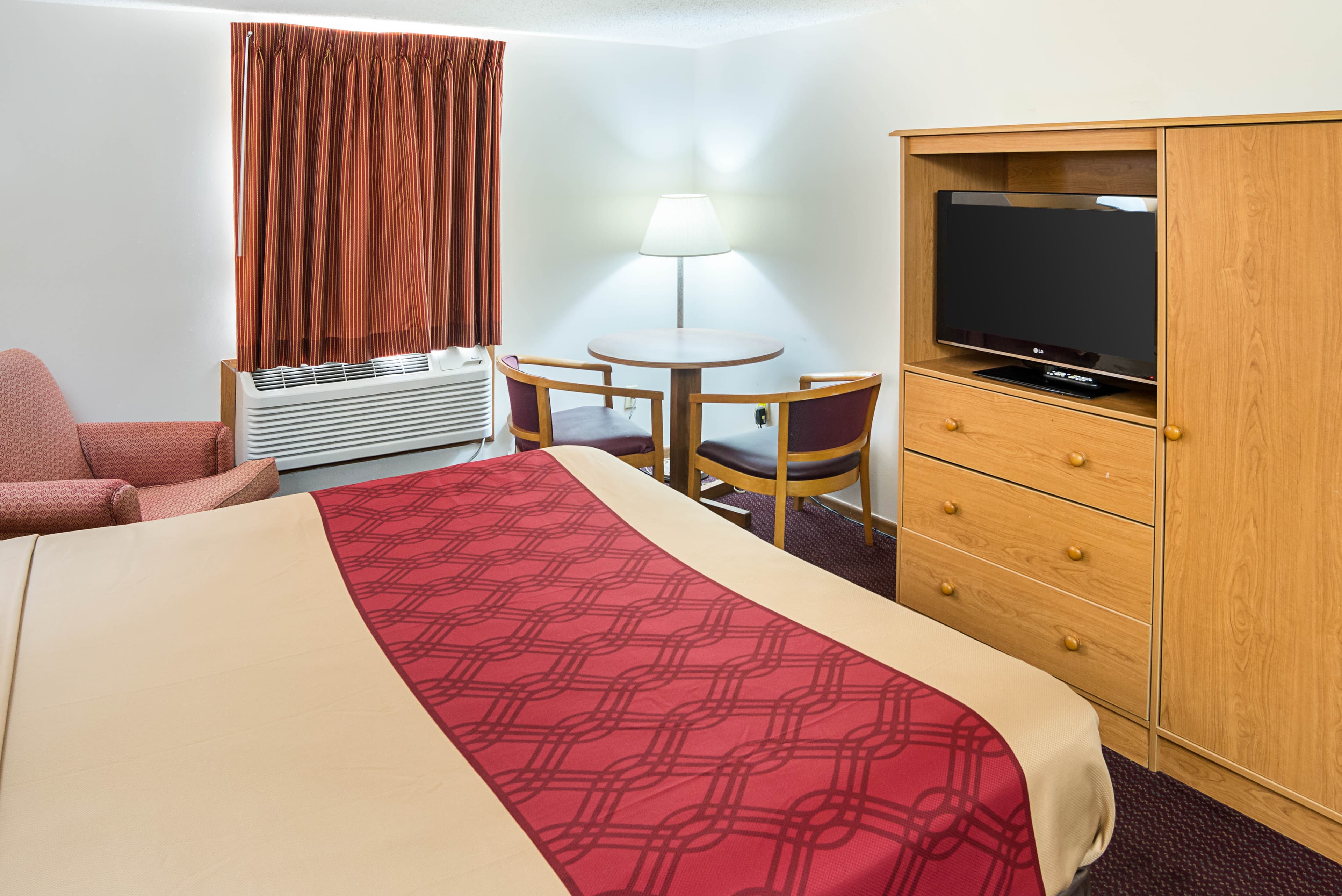 Rodeway Inn & Suites Austin I-90 — 7