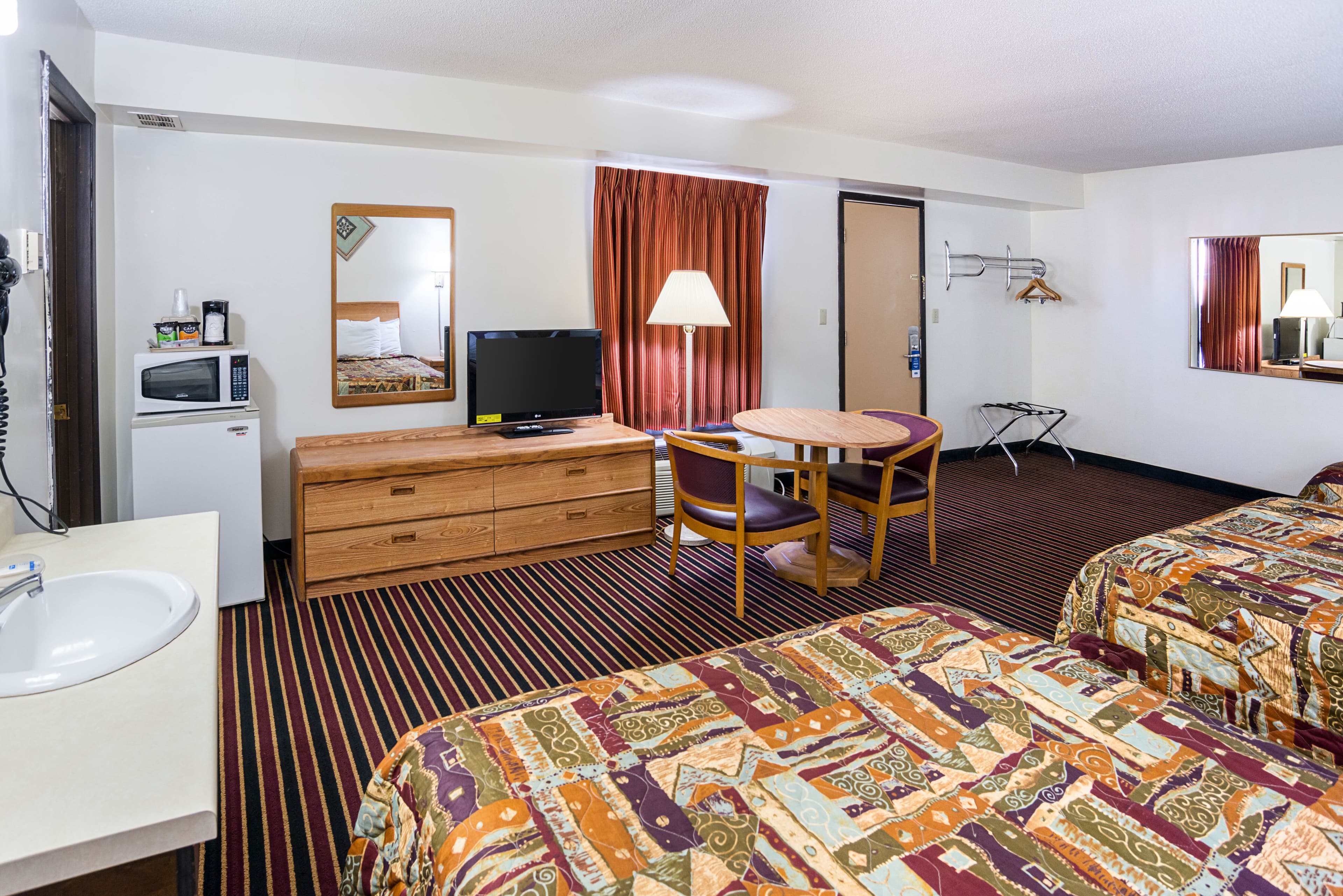 Rodeway Inn & Suites Austin I-90 — 17