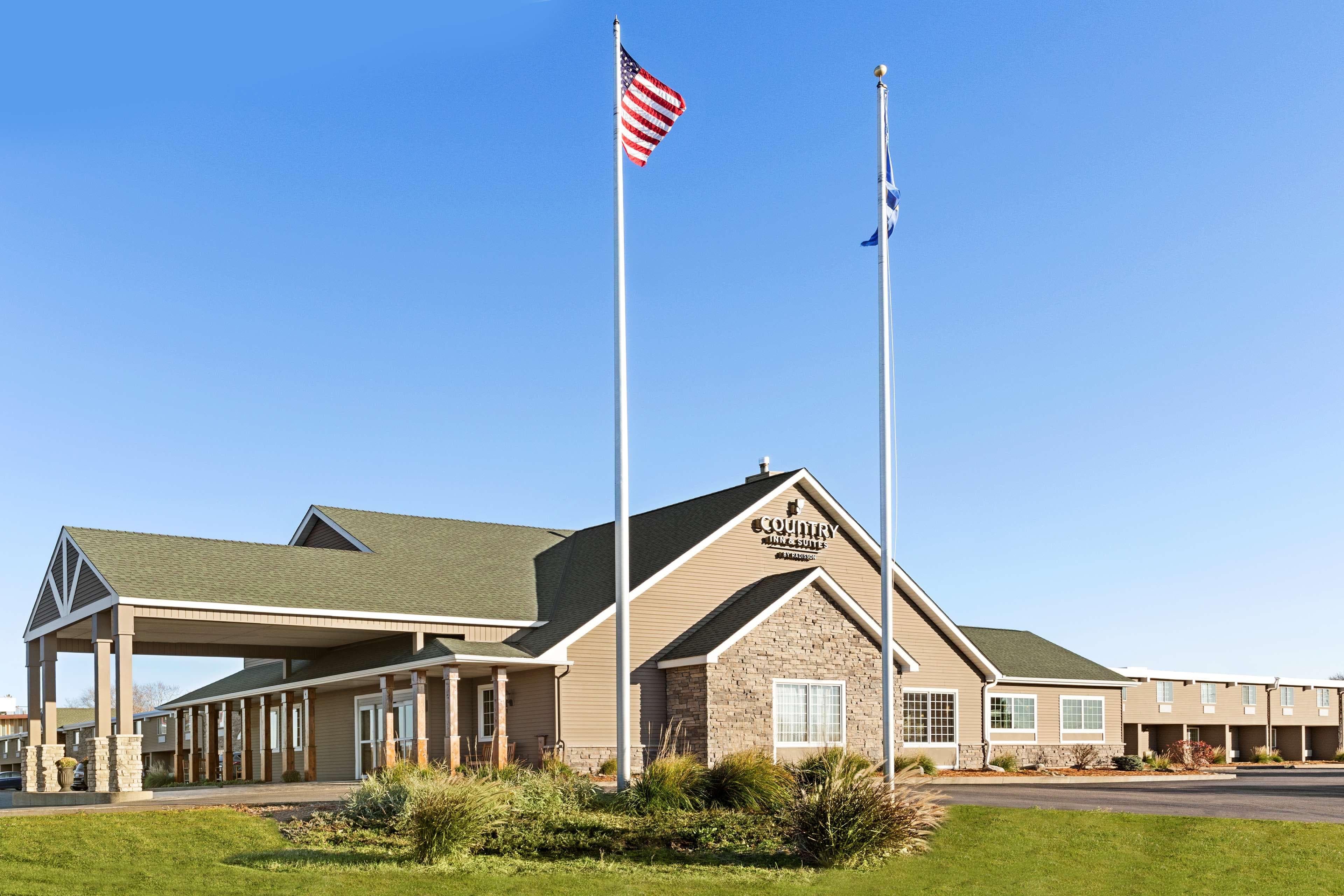 Country Inn & Suites by Radisson, Woodbury, MN - Image 1
