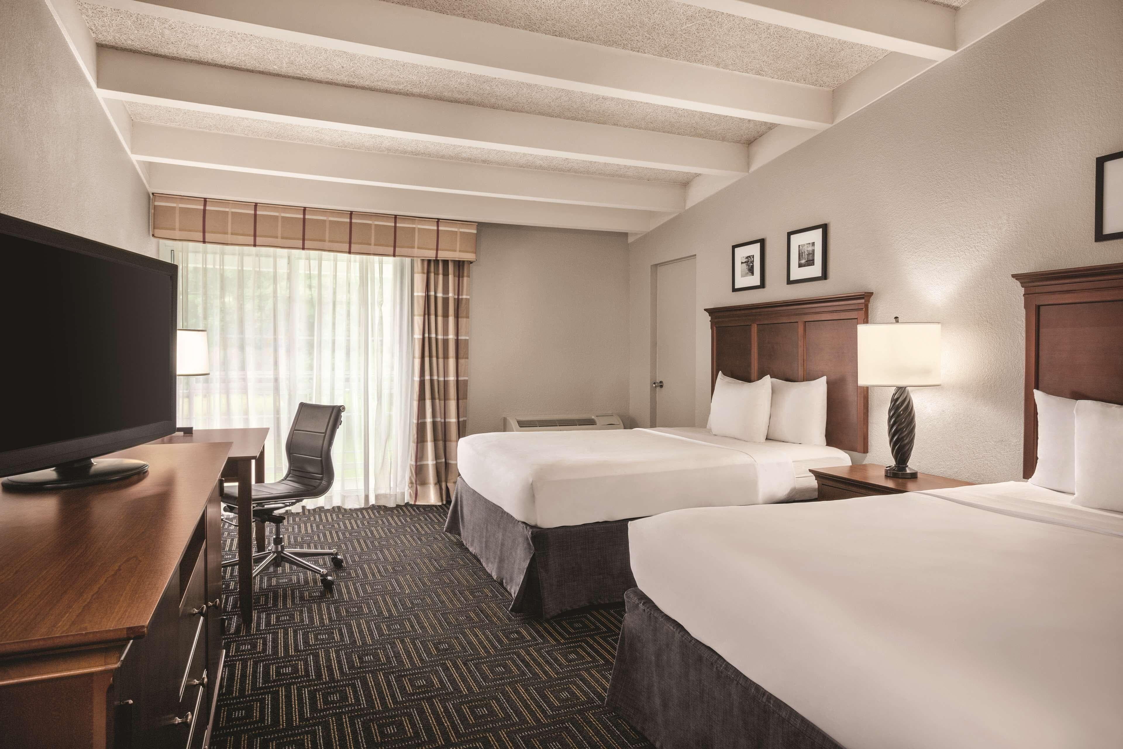 Country Inn & Suites by Radisson, Woodbury, MN — 12