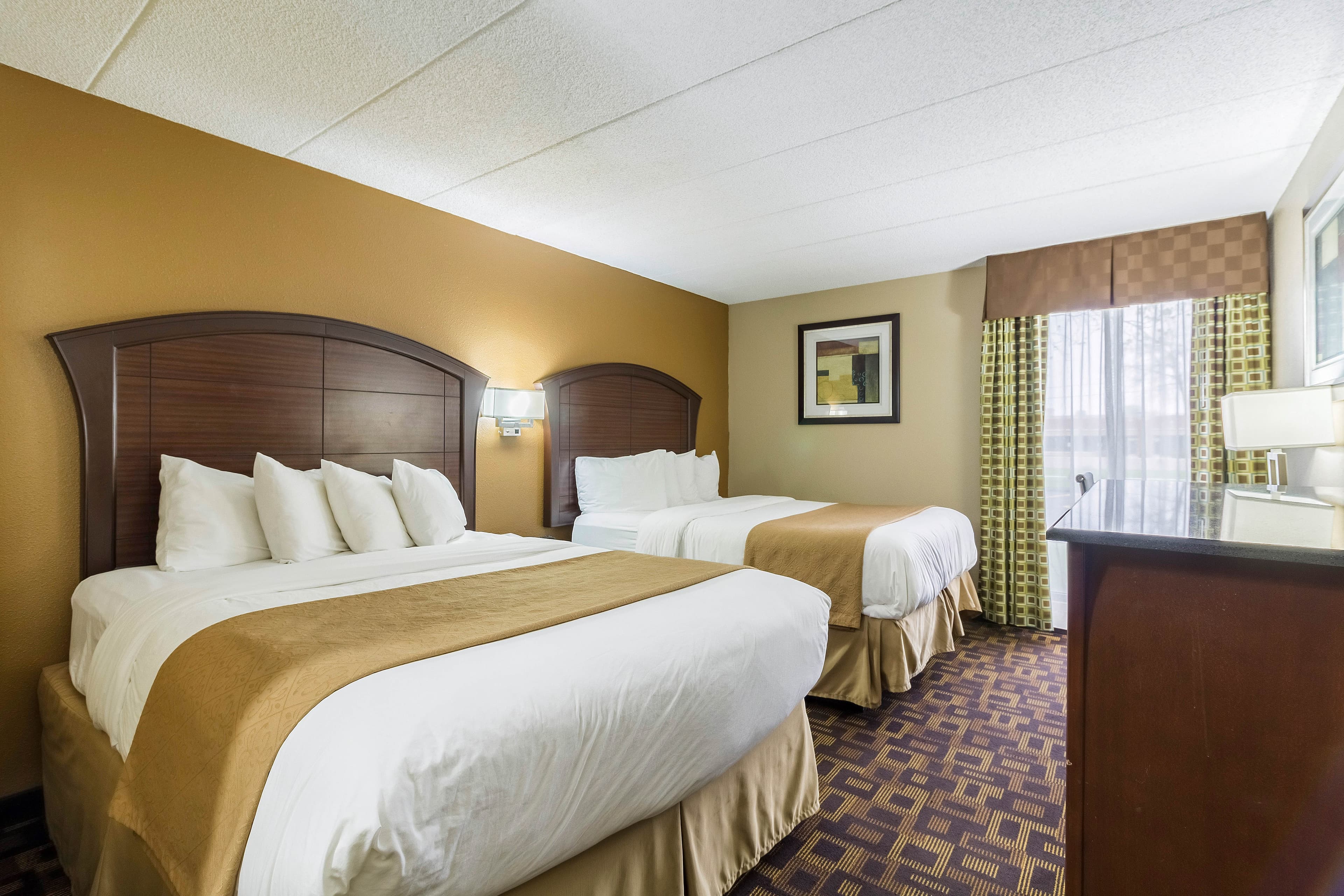Quality Inn & Suites Arden Hills - Saint Paul North - Image 3