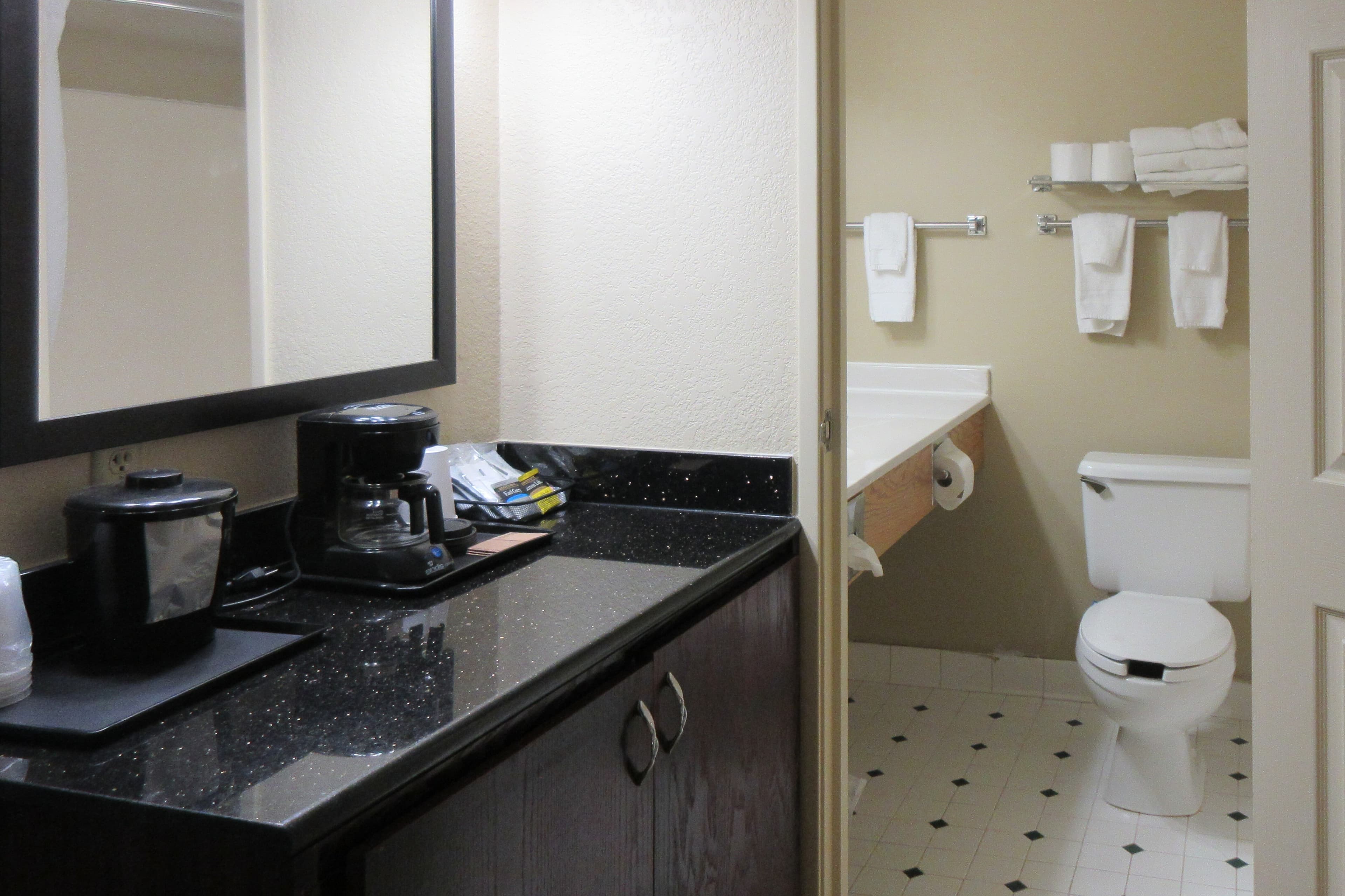 Quality Inn & Suites Alexandria - Image 3