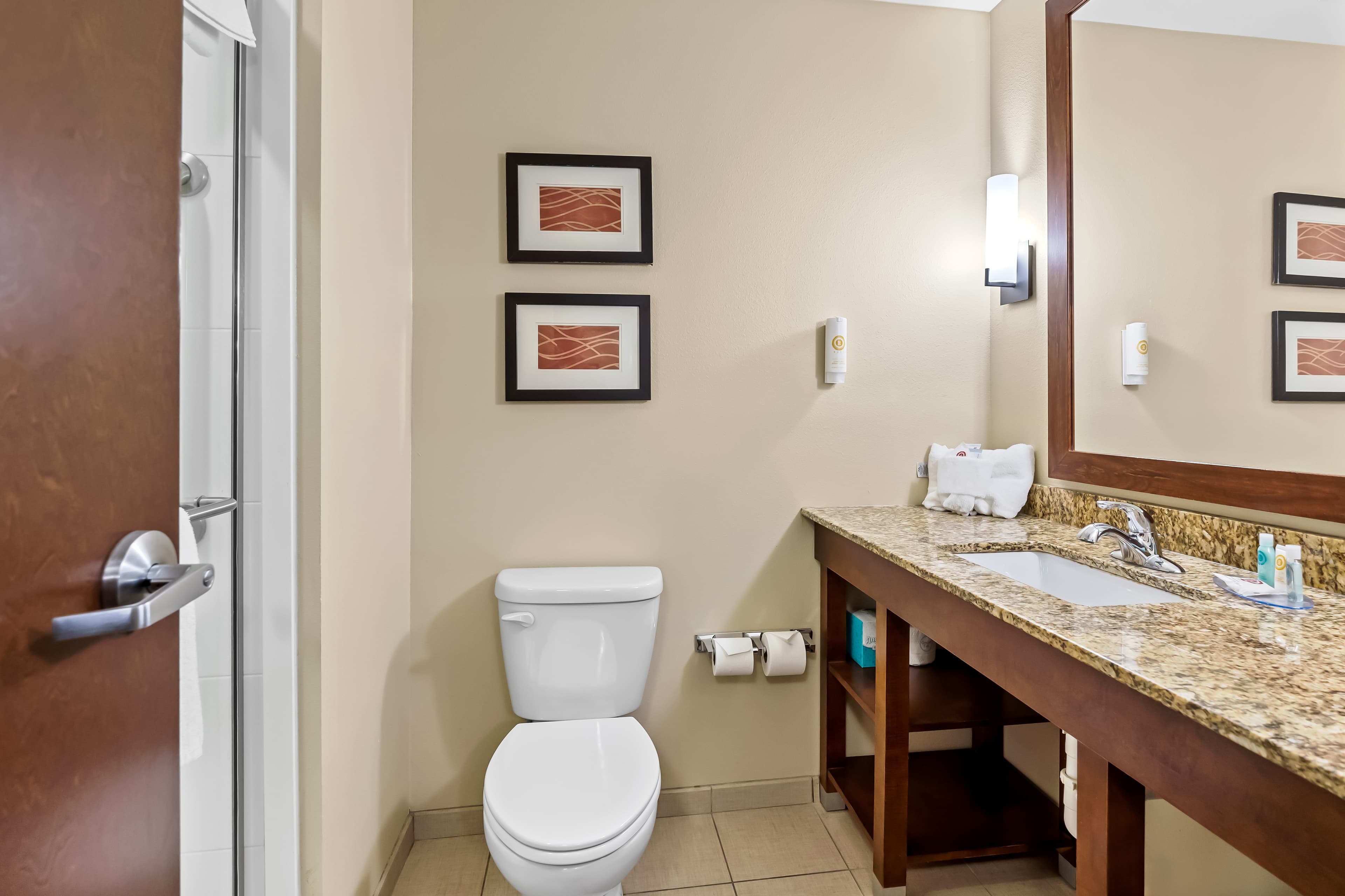 Comfort Inn & Suites West - Medical Center - Image 4