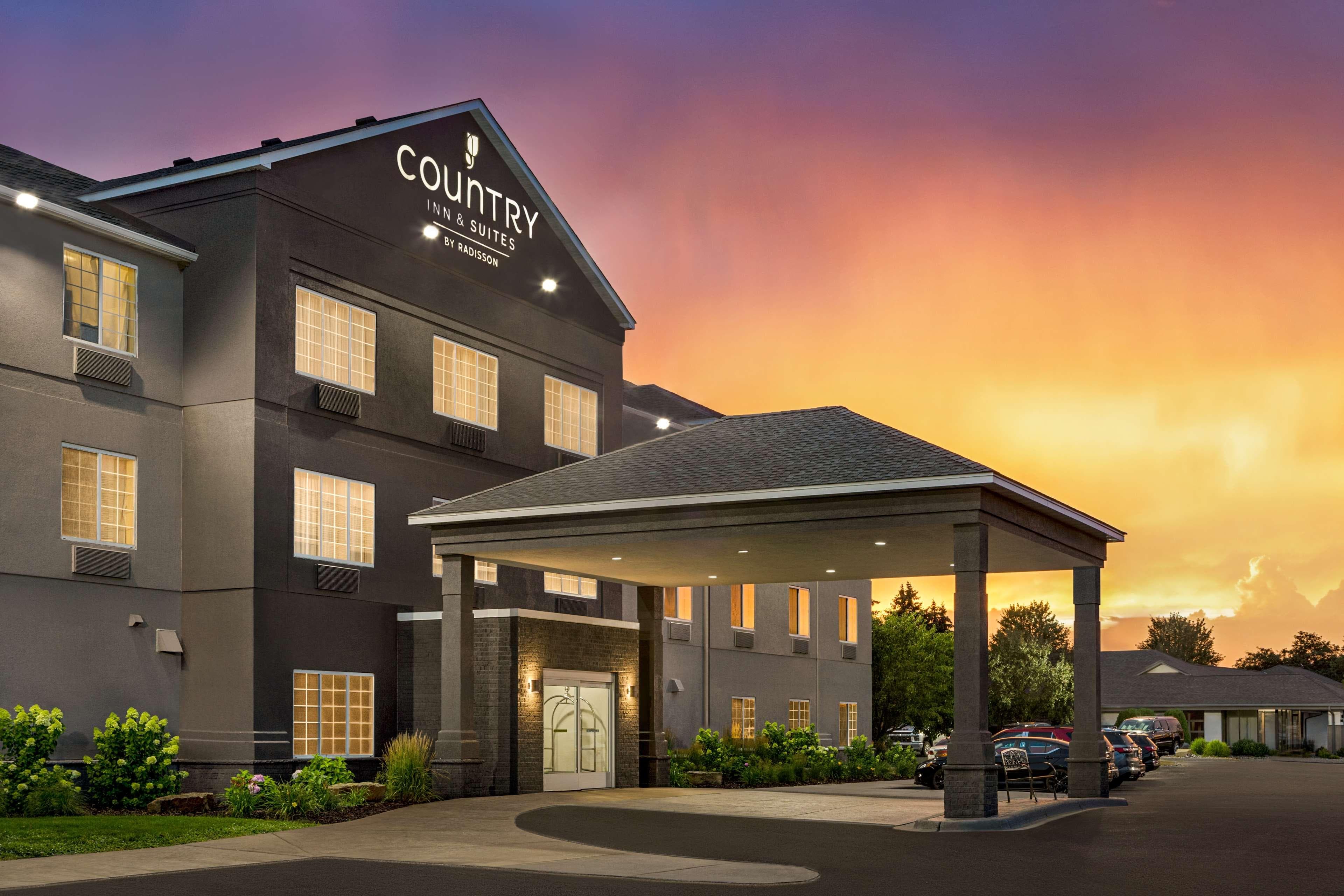 Country Inn & Suites by Radisson, Stillwater, MN - Image 1