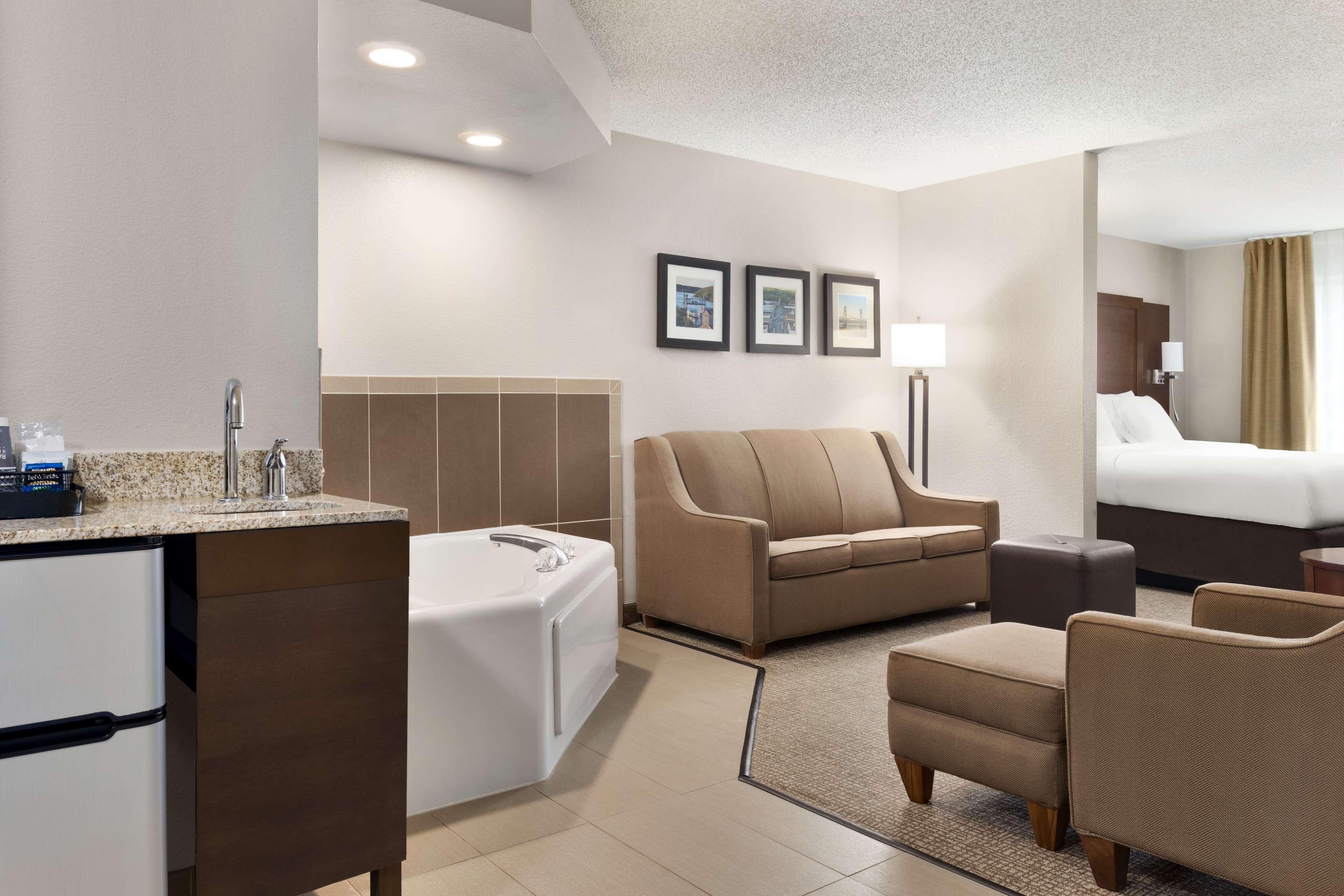 Country Inn & Suites by Radisson, Stillwater, MN - Image 5